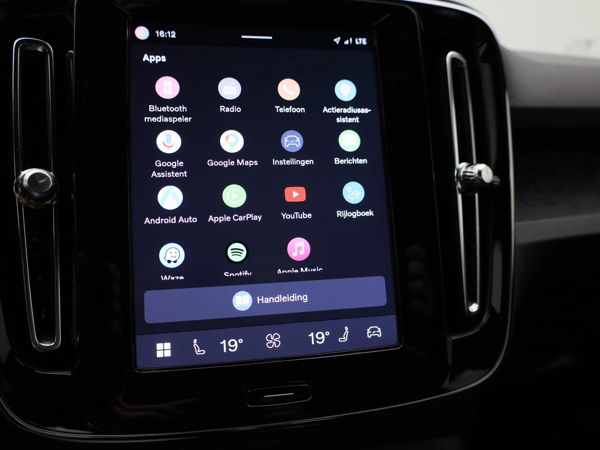 Volvo-XC40-image-14