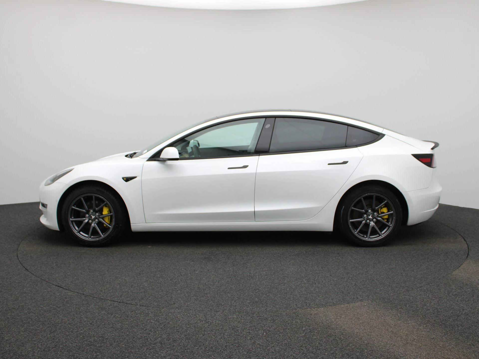 Tesla-Model 3-image-3