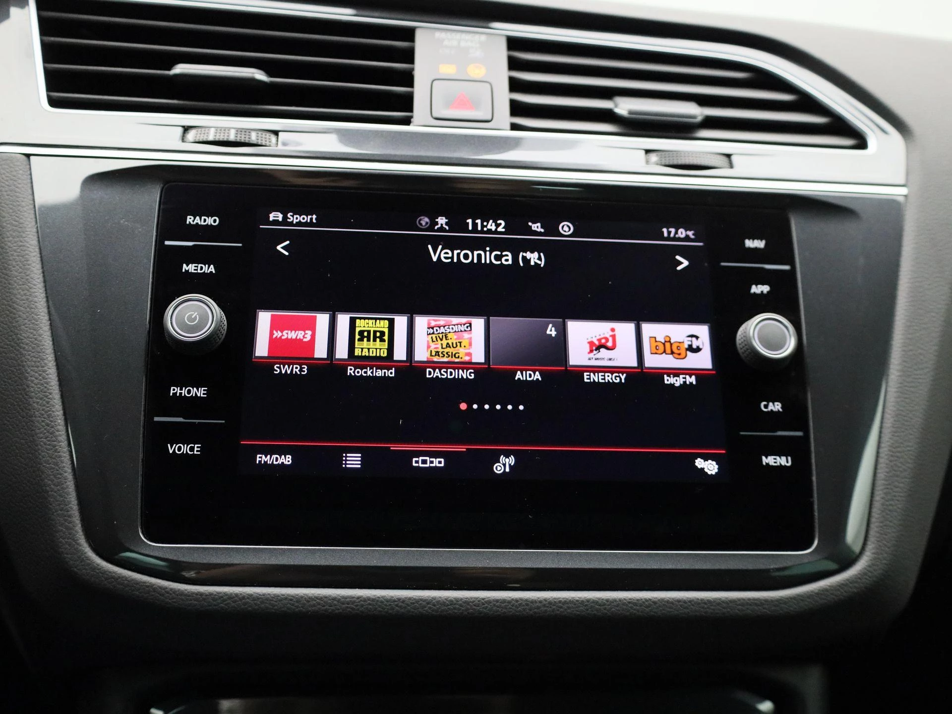 Volkswagen-Tiguan-image-20
