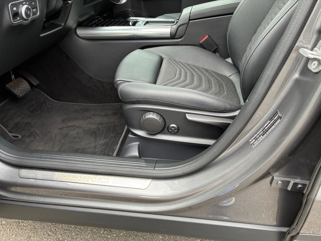 Mercedes-Benz-GLA 200 d-image-8