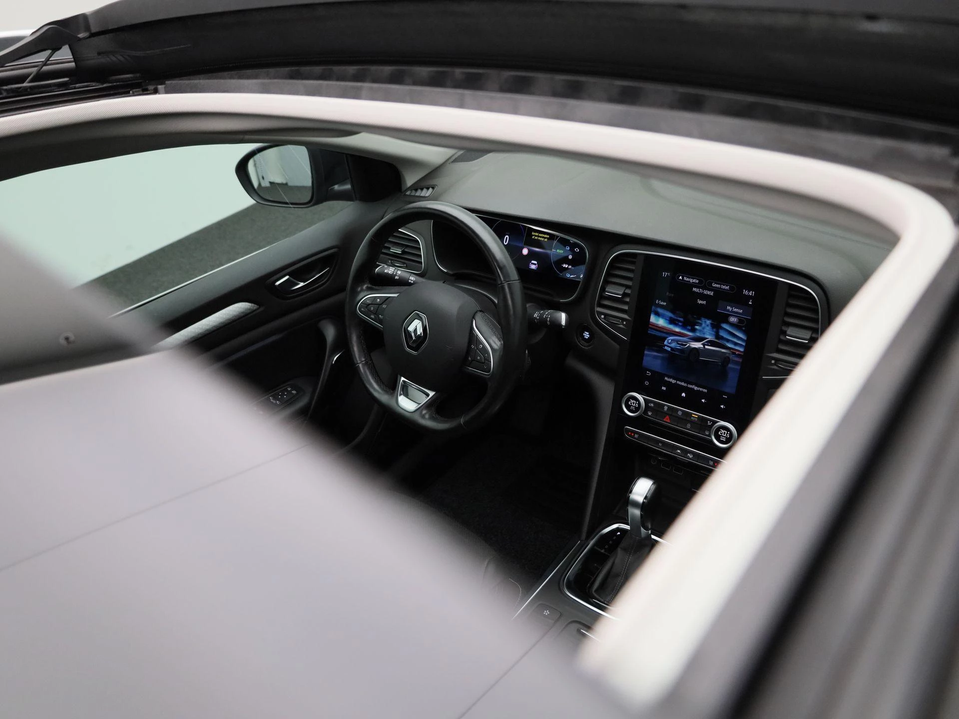 Renault-Megane E-Tech-image-46