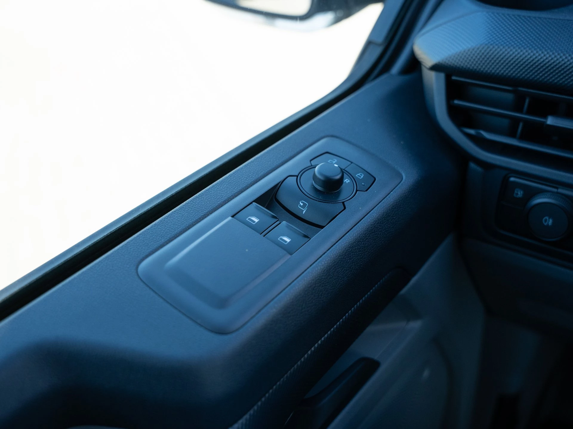 Ford-Transit Custom-image-14