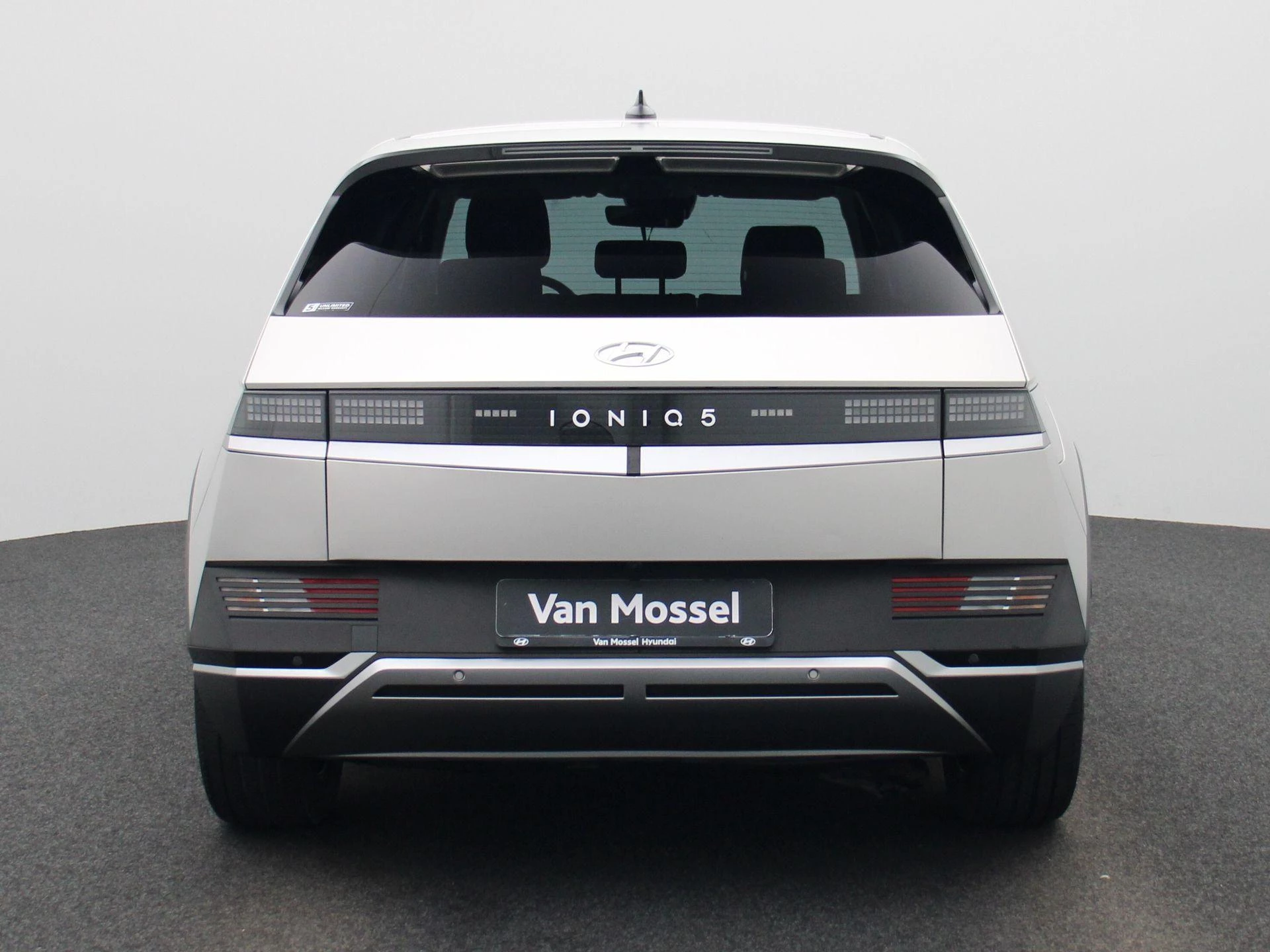 Hyundai-IONIQ 5-image-4