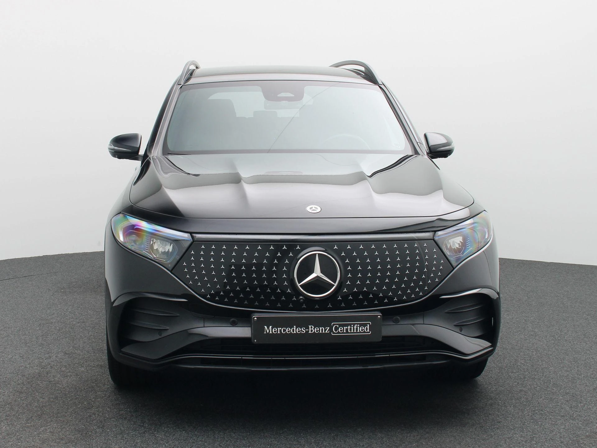 Mercedes-Benz-EQB-image-2