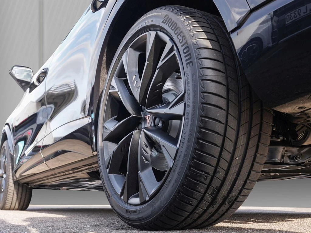CUPRA Formentor VZ 4Drive Black Edition /Pano/AHK/Navi