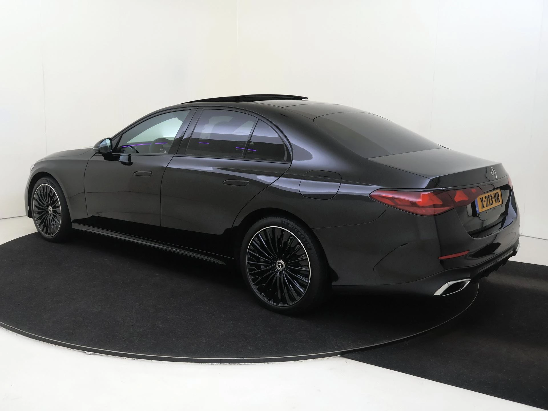 Mercedes-Benz-E-Klasse-image-5