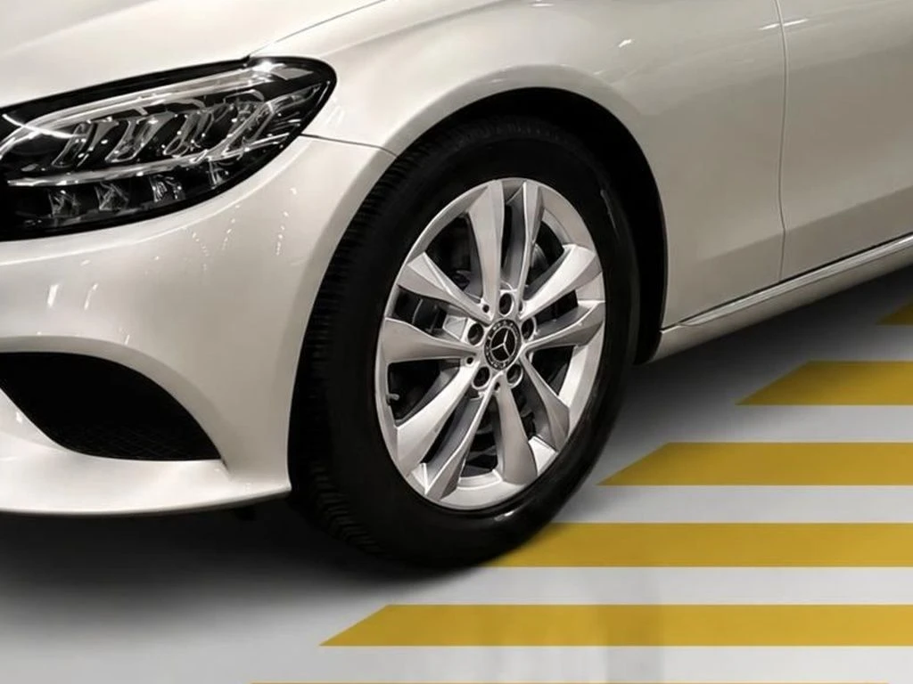 Mercedes-Benz-C-Klasse 200-image-4