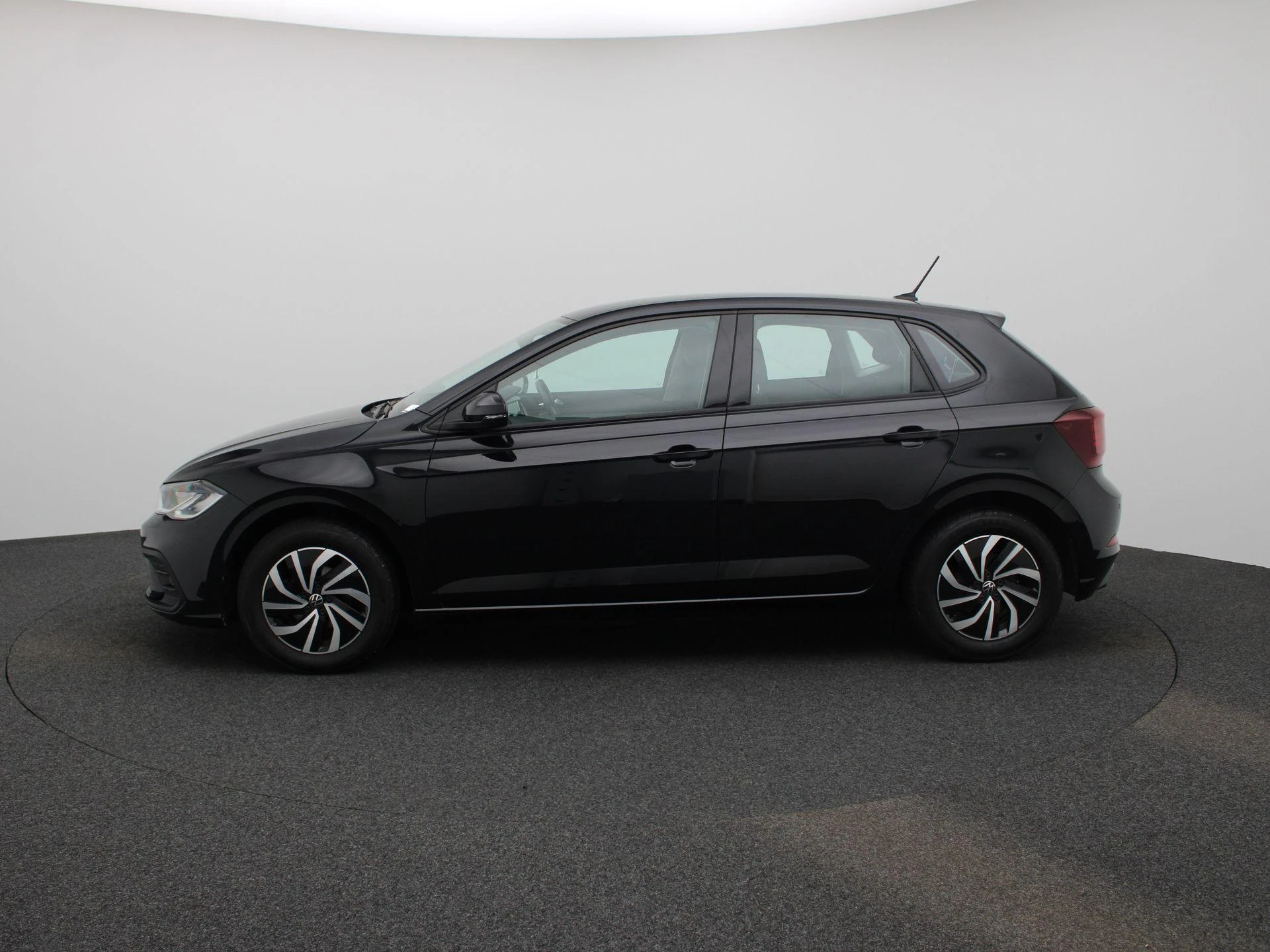 Volkswagen-Polo-image-3