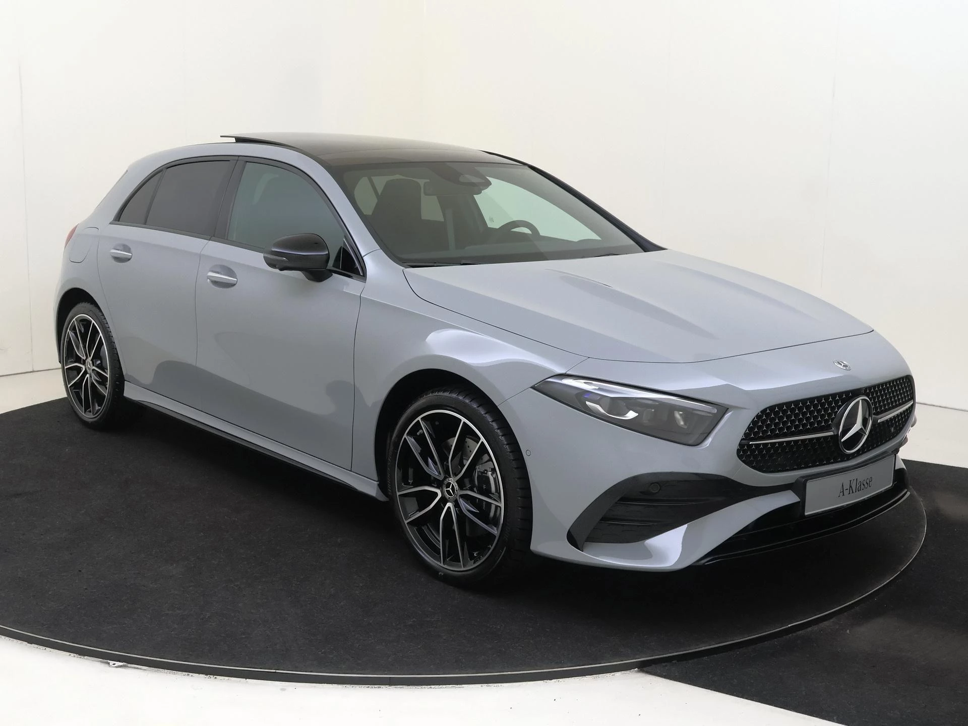 Mercedes-Benz-A-Klasse-image-1