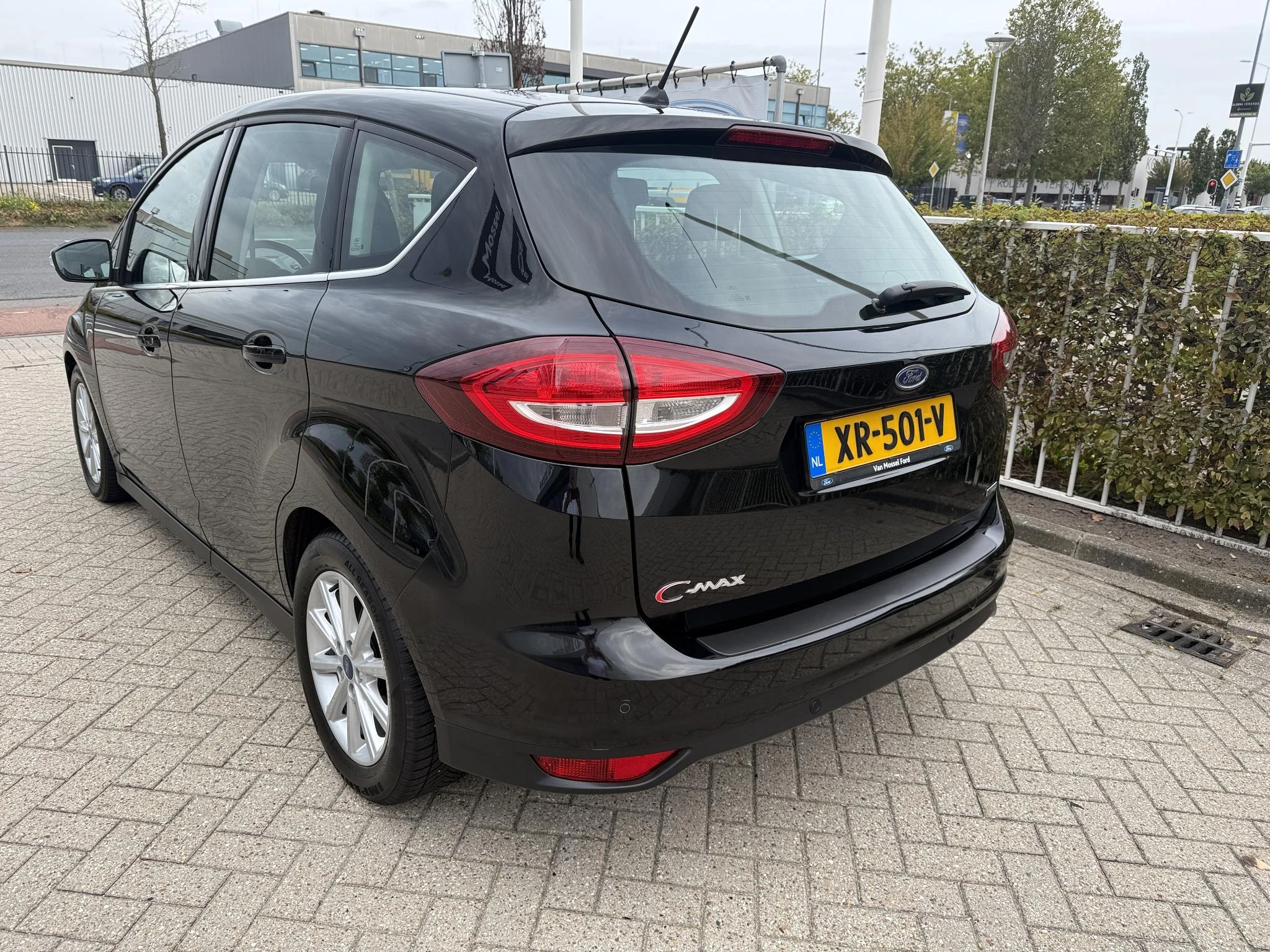 Ford-C-MAX-image-2