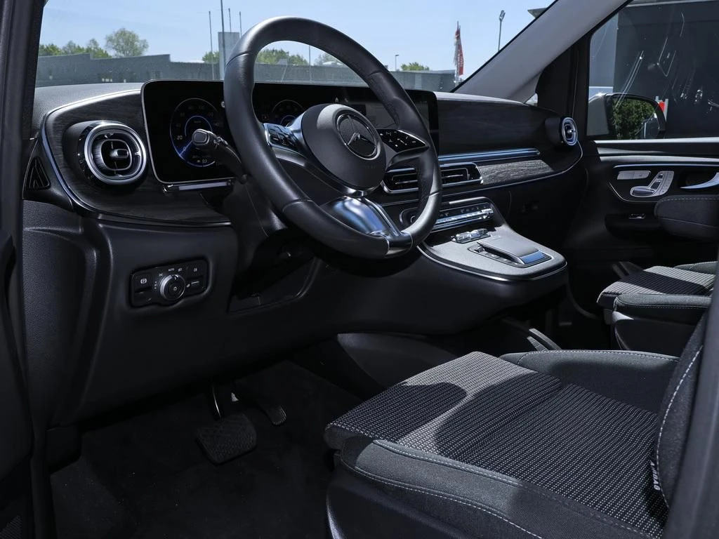 Mercedes-Benz-EQV 300-image-7