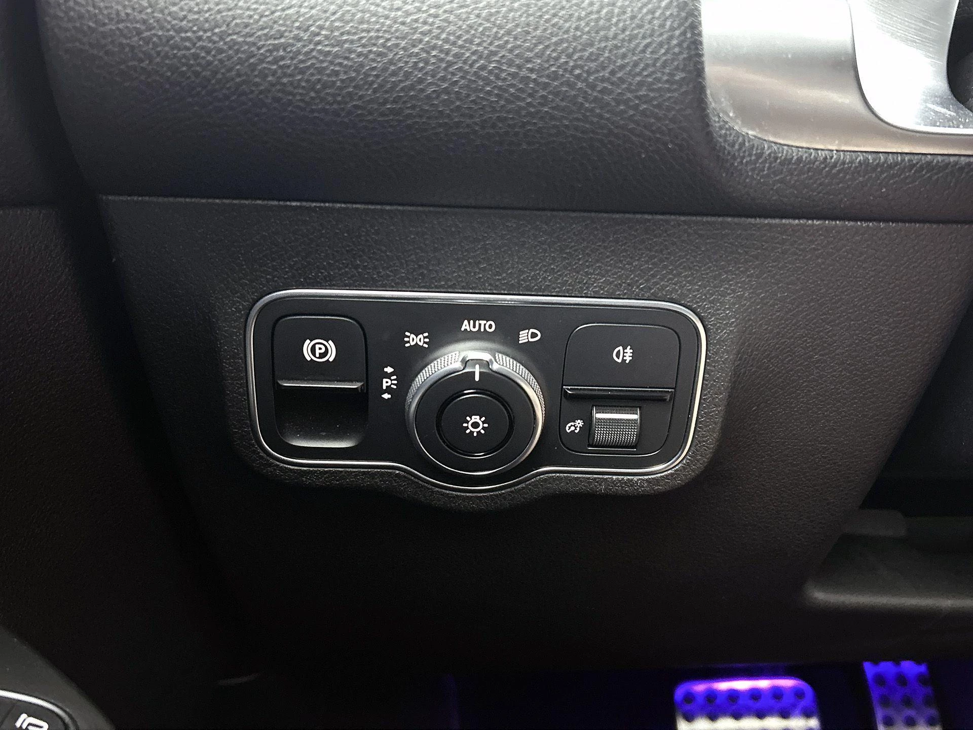 Mercedes-Benz-GLB-image-33