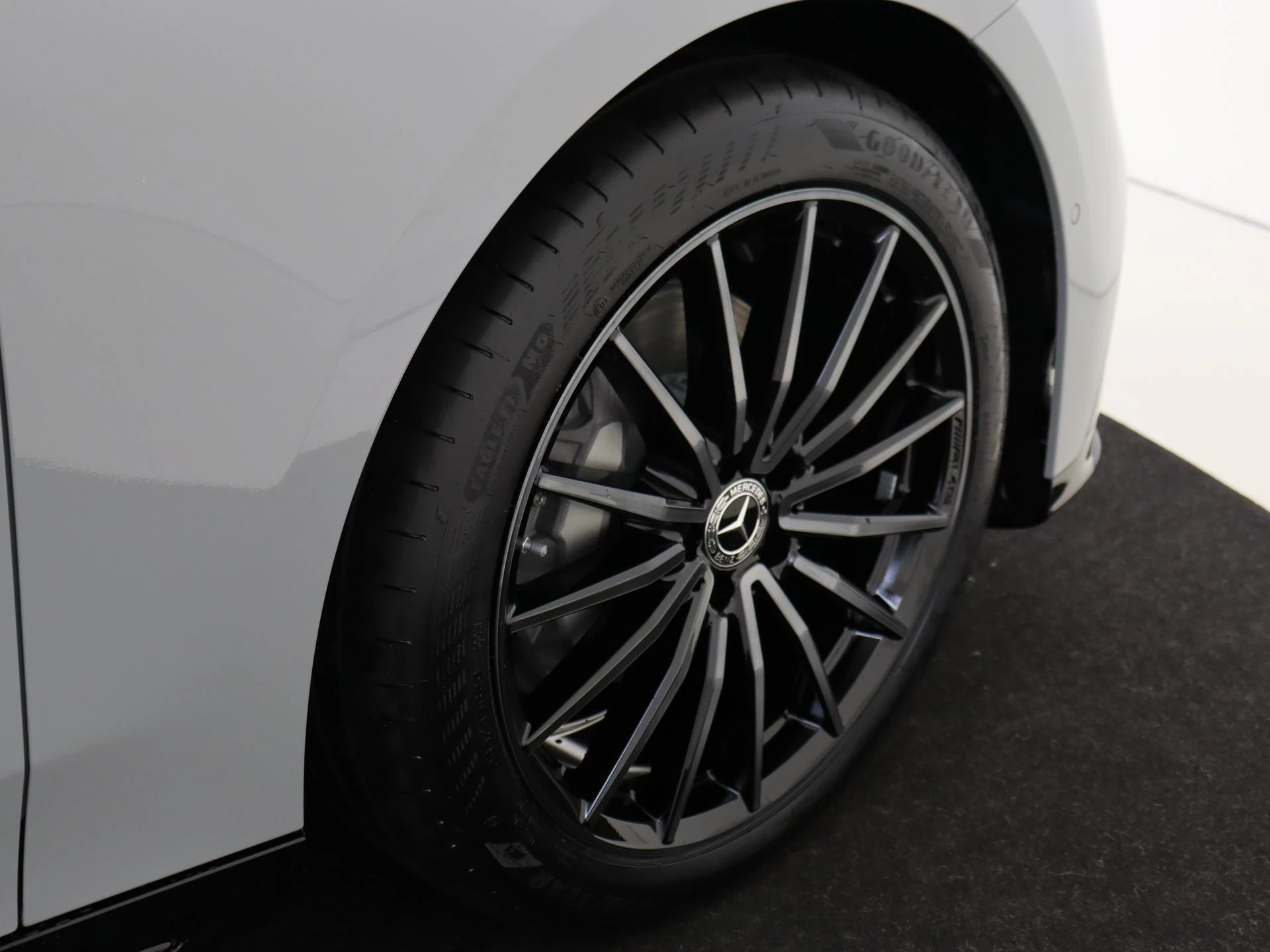 Mercedes-Benz-C-Klasse-image-30