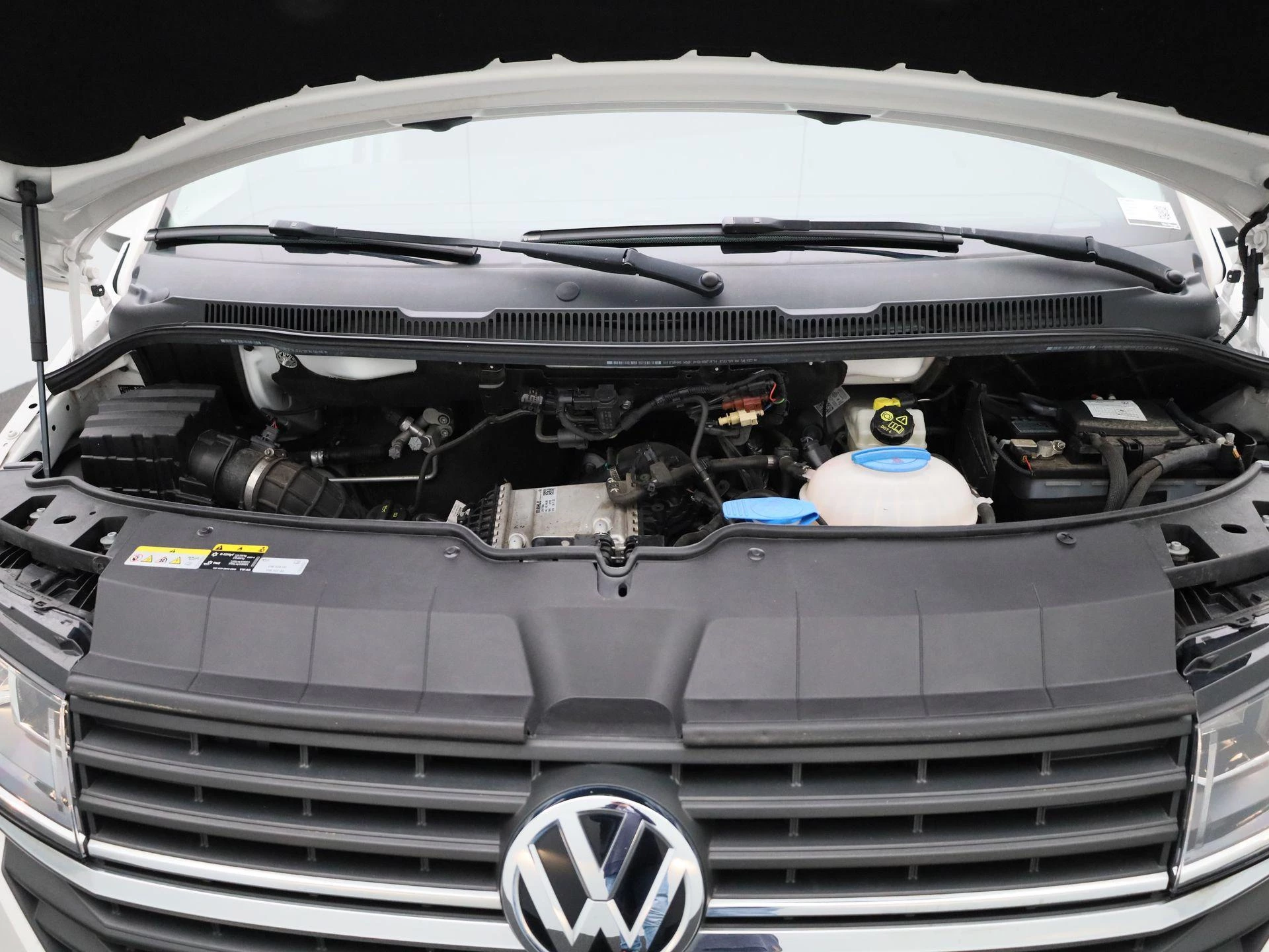 Volkswagen-Transporter-image-21