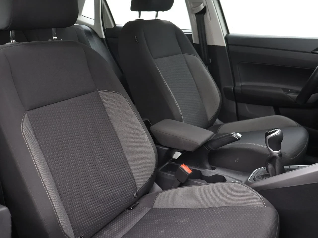 Volkswagen-Polo-image-8
