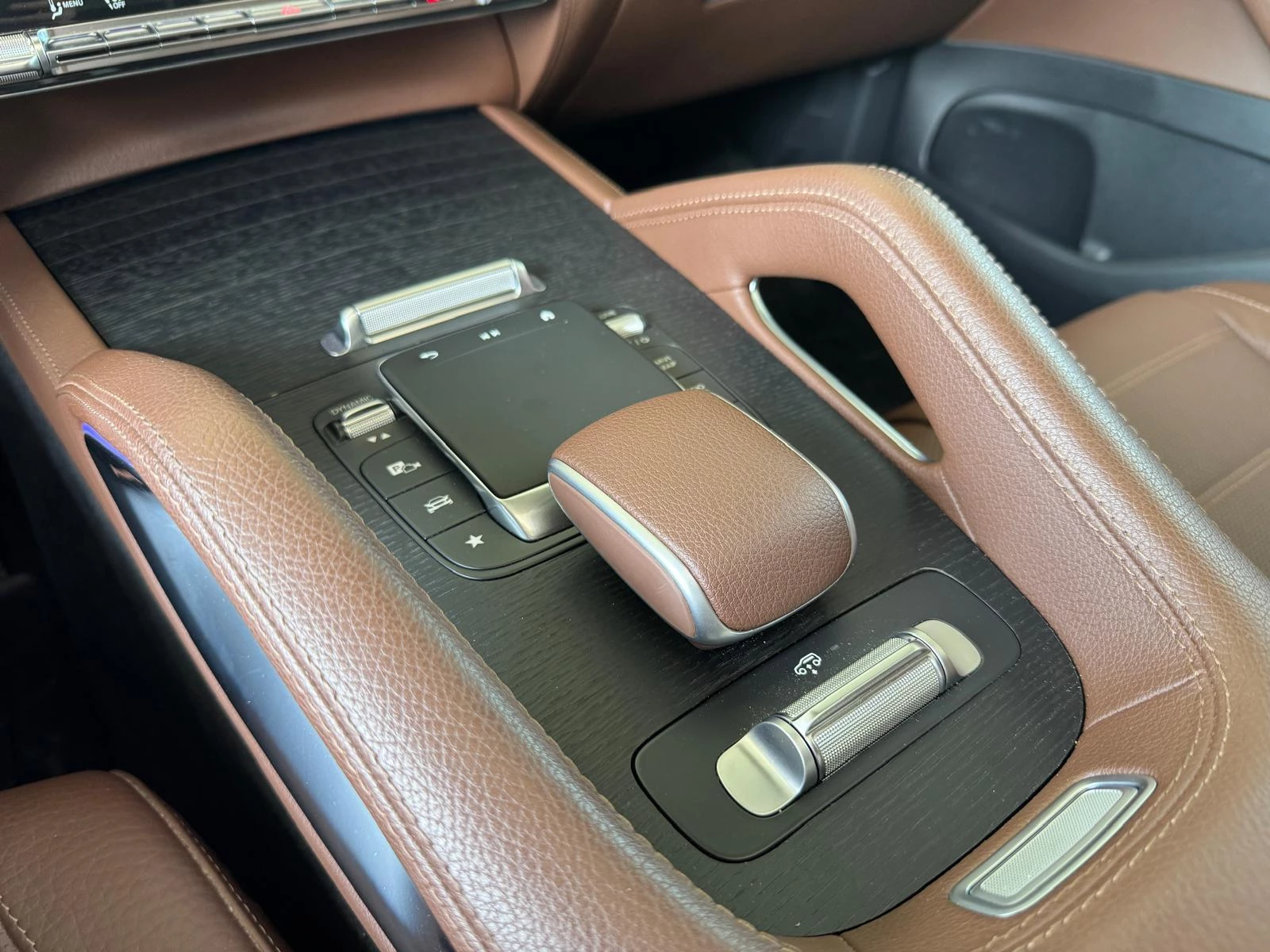 Mercedes-Benz-GLE-image-23