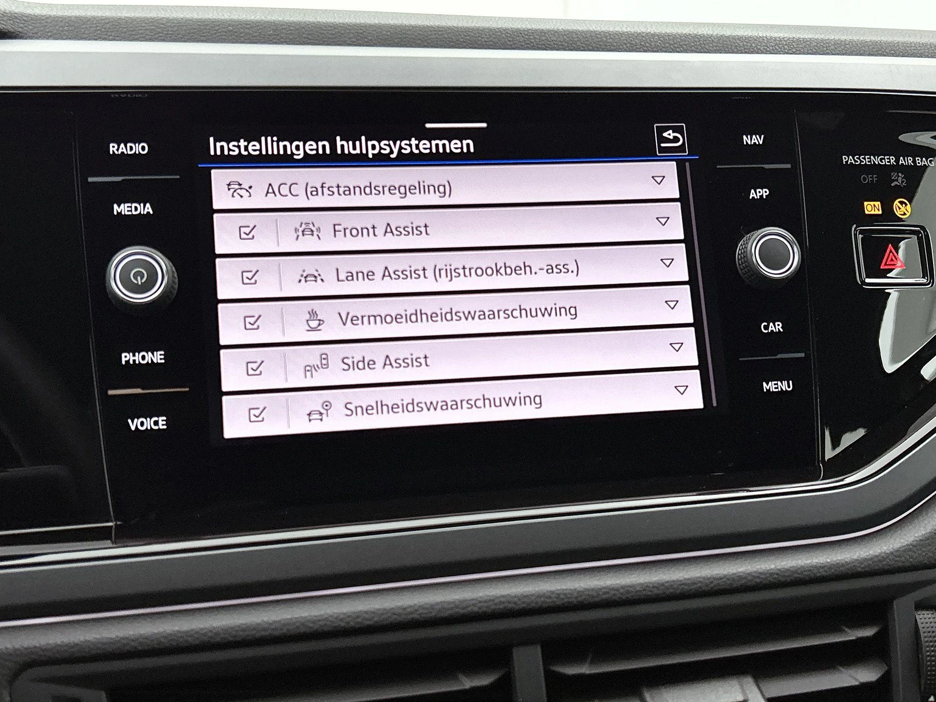 Volkswagen-Polo-image-12