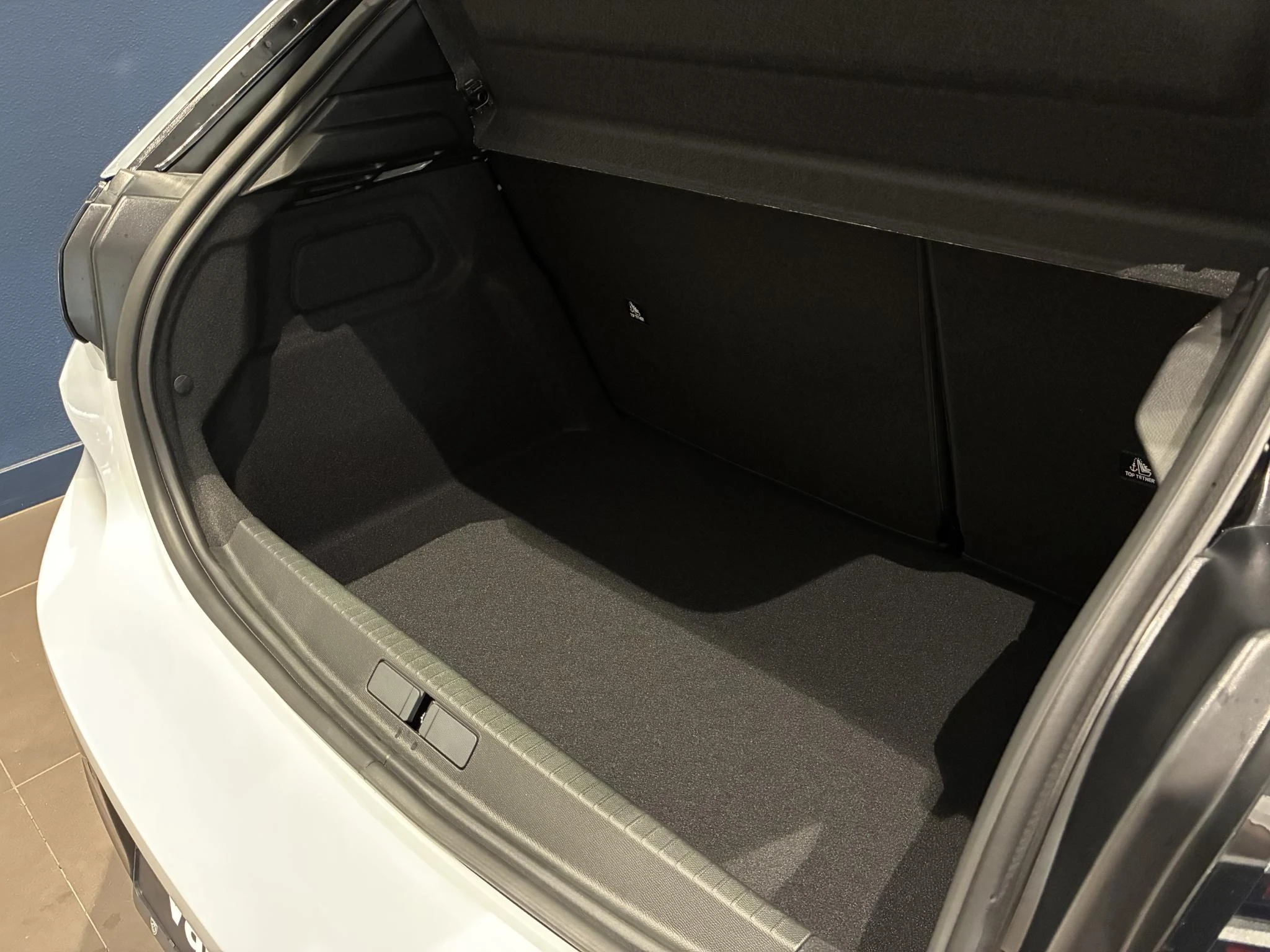 Peugeot-208-image-12