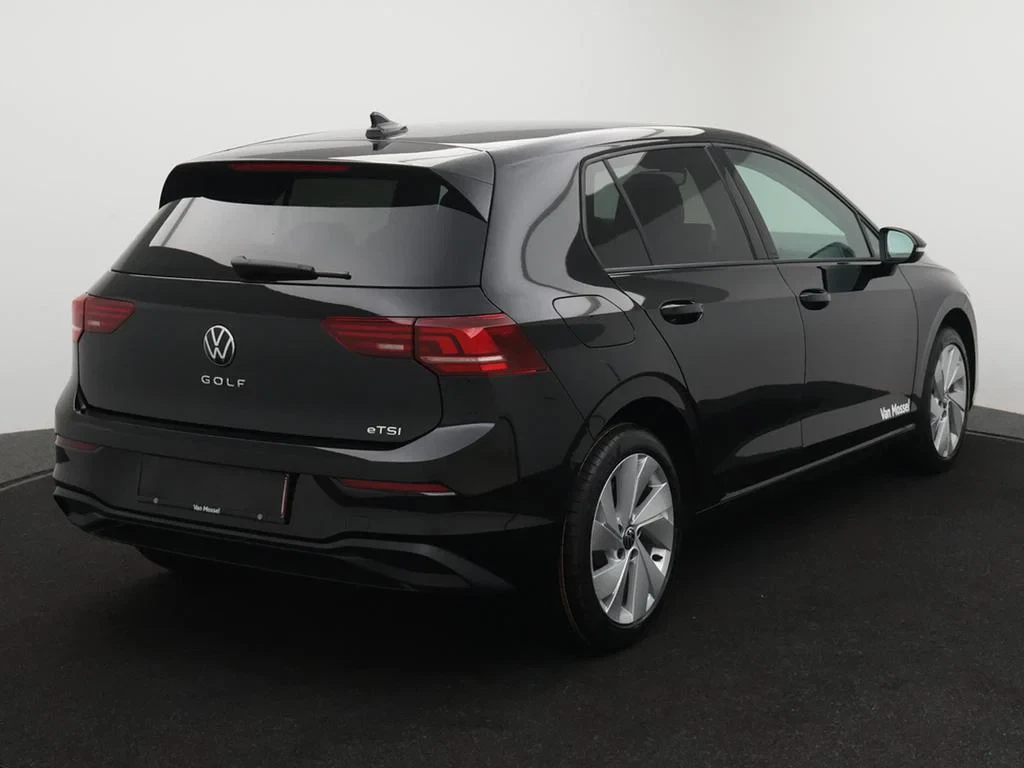 Volkswagen-Golf-image-1