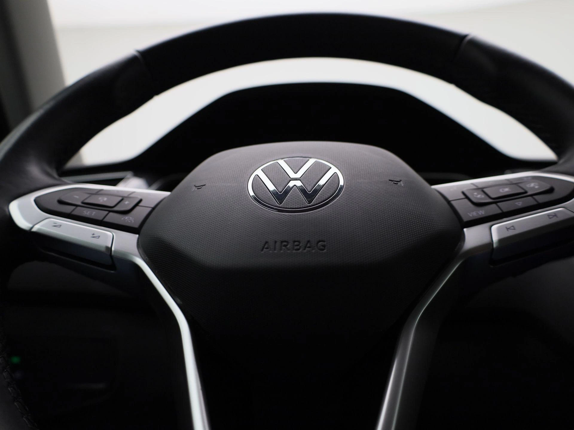Volkswagen-Tiguan-image-28
