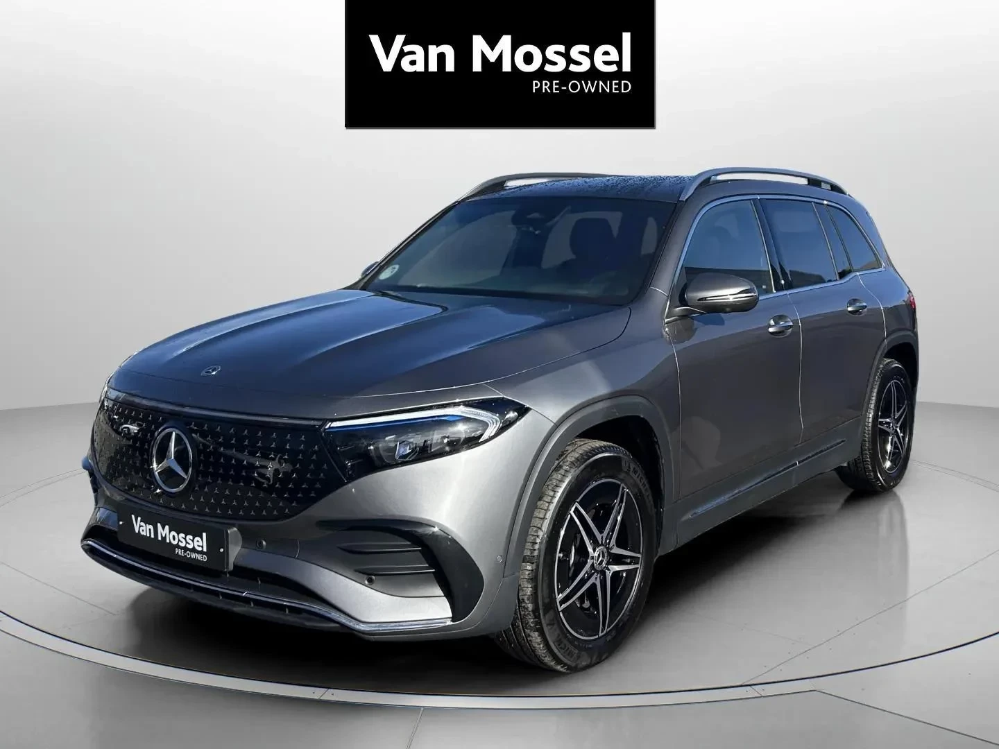 Mercedes-Benz-EQB-image-0