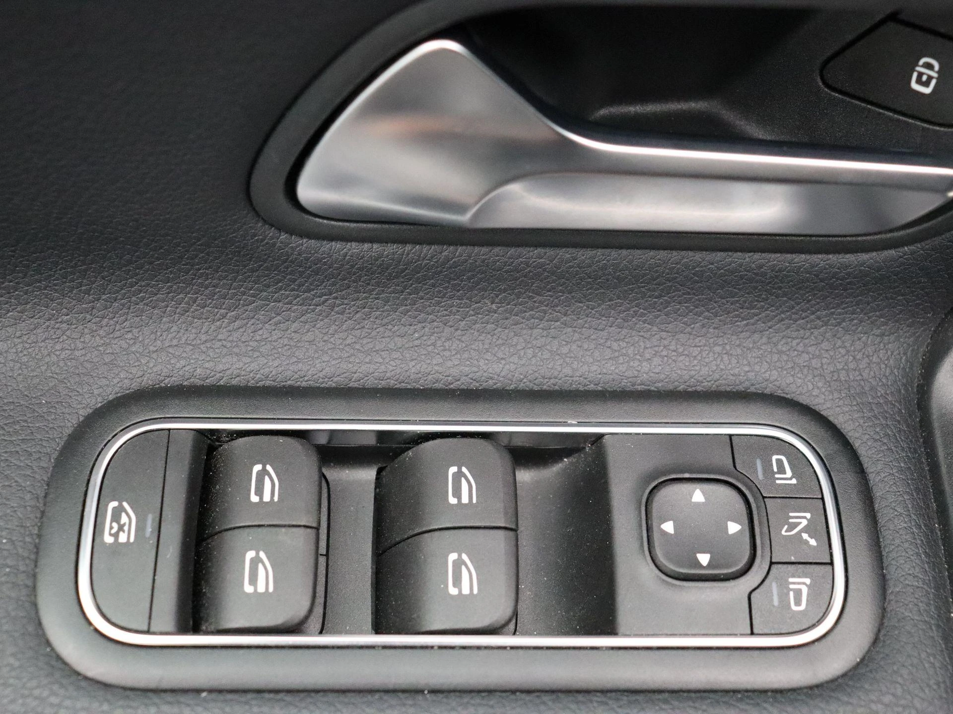 Mercedes-Benz-Classe A-image-8