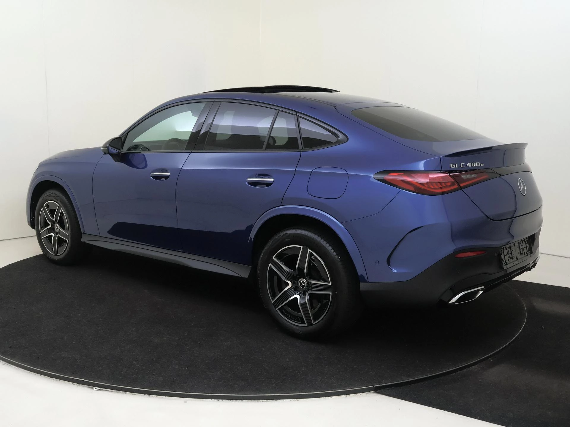 Mercedes-Benz-GLC-image-2