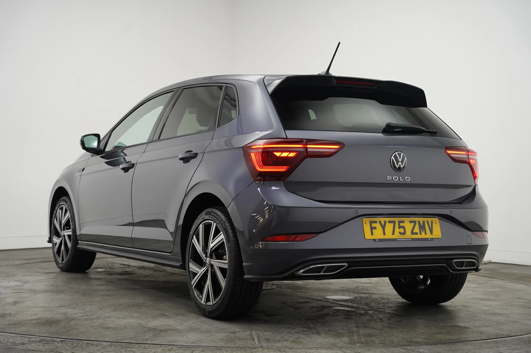 Volkswagen-Polo-image-2