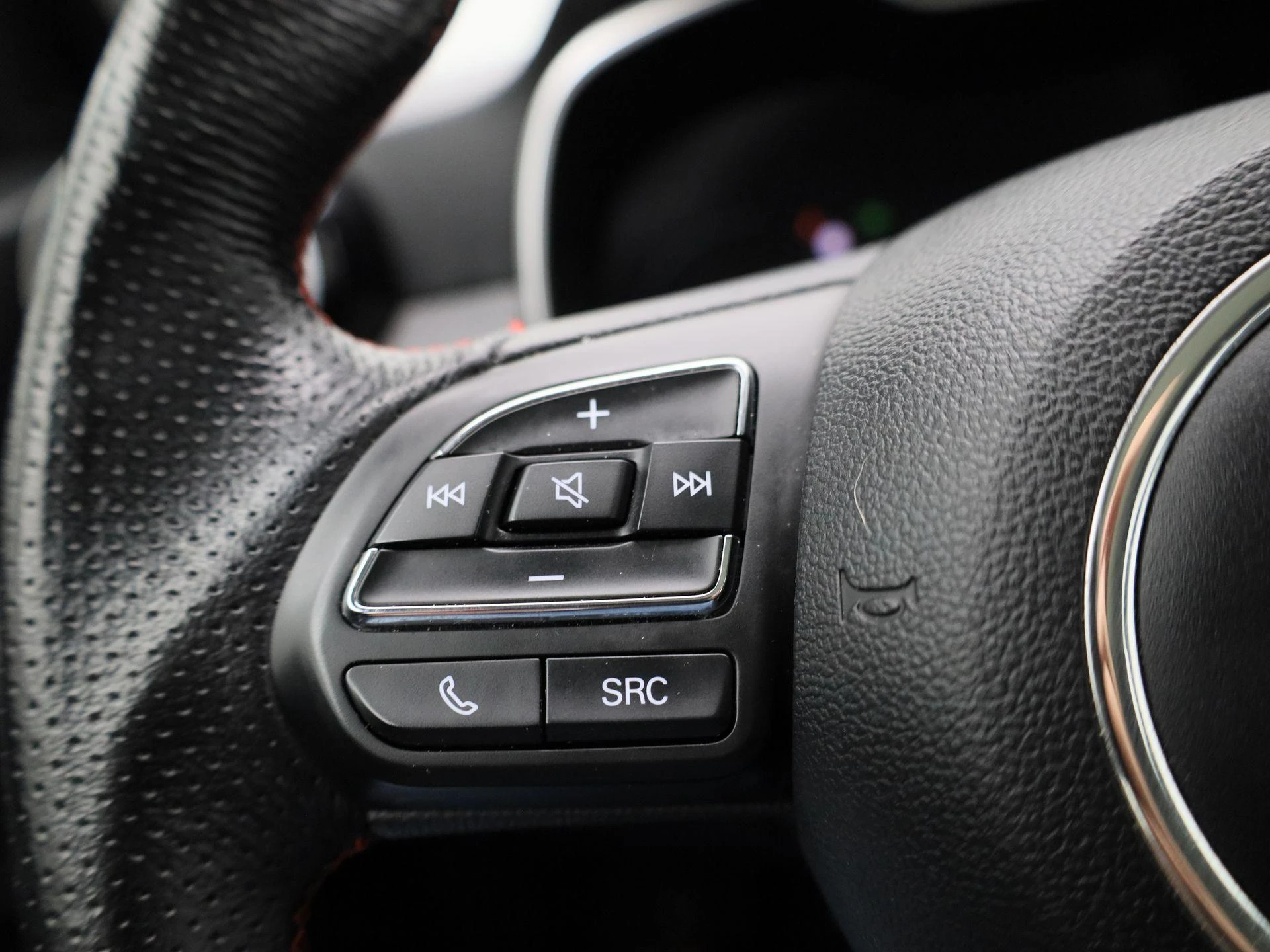 MG-ZS EV-image-19