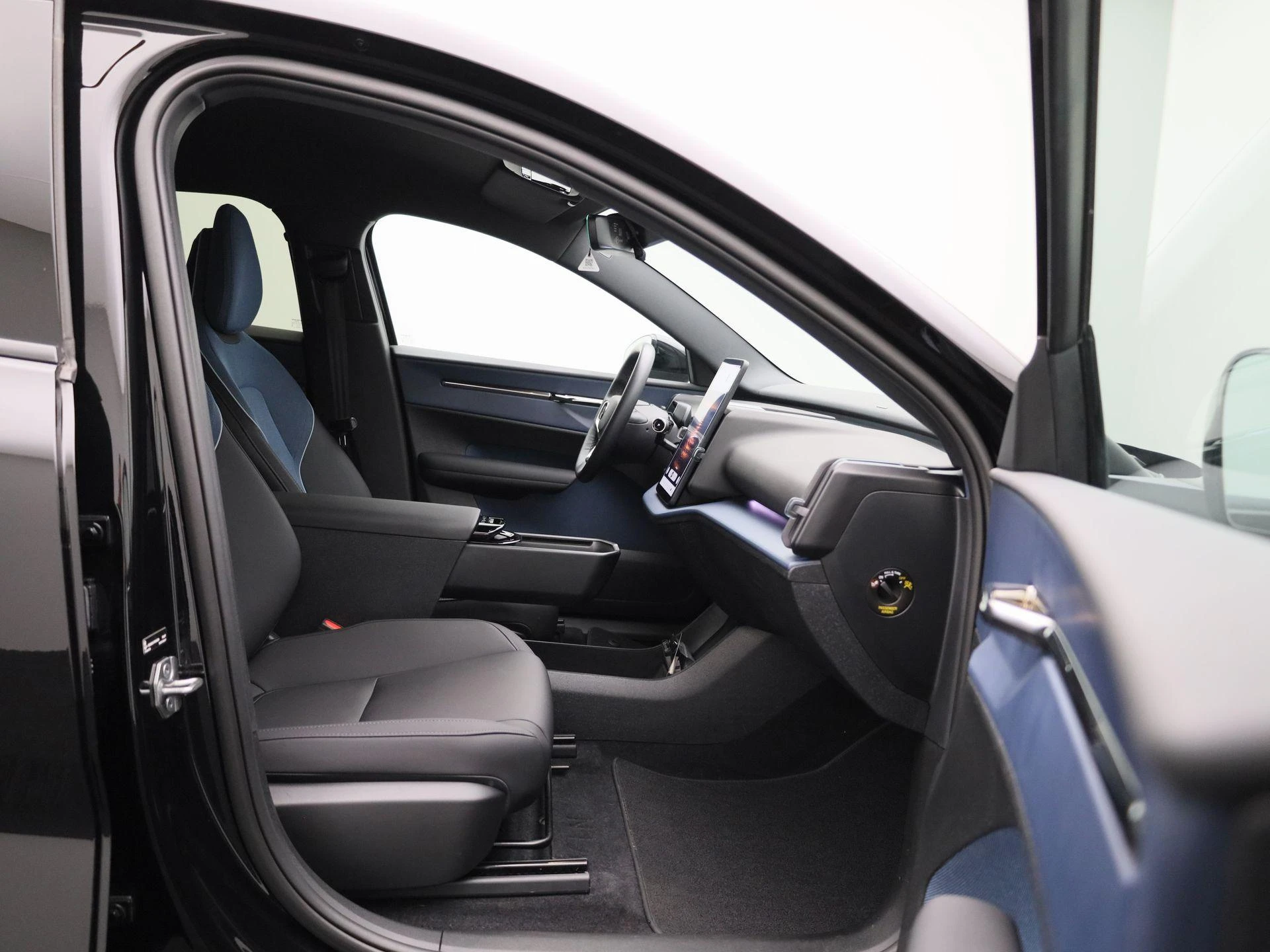 Volvo-EX30-image-44