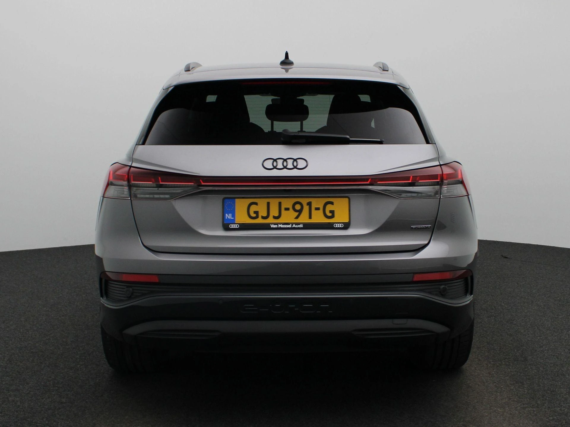 Audi-Q4 e-tron-image-4