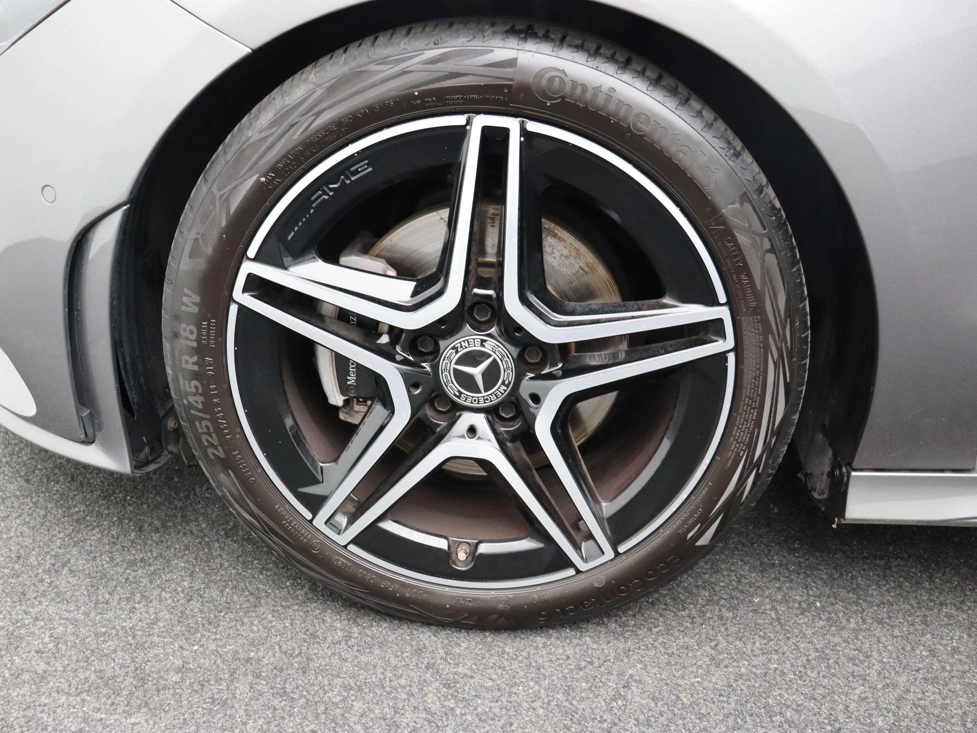 Mercedes-Benz CLA 180 AMG LINE + LEDER + NIGHTPAKKET + CAMERA + LED +