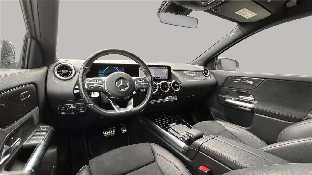 Mercedes-Benz-GLA-image-25