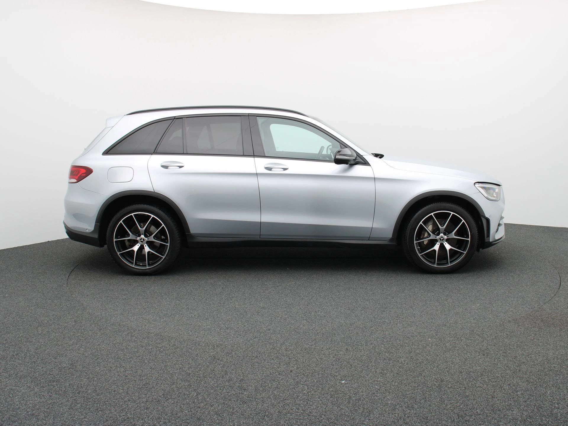 Mercedes-Benz GLC 200 d AMG LINE + CARPLAY + BURMESTER + PANO DAK +