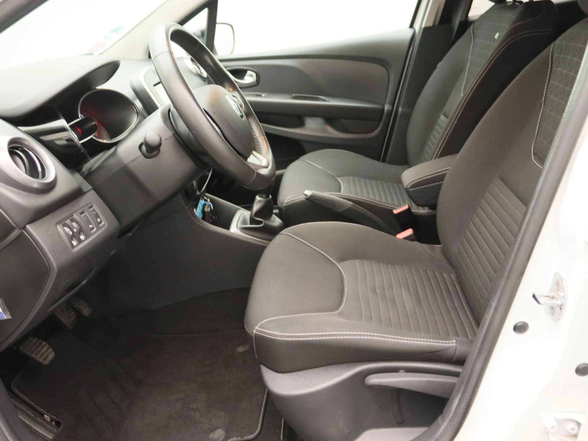Renault-Clio-image-12