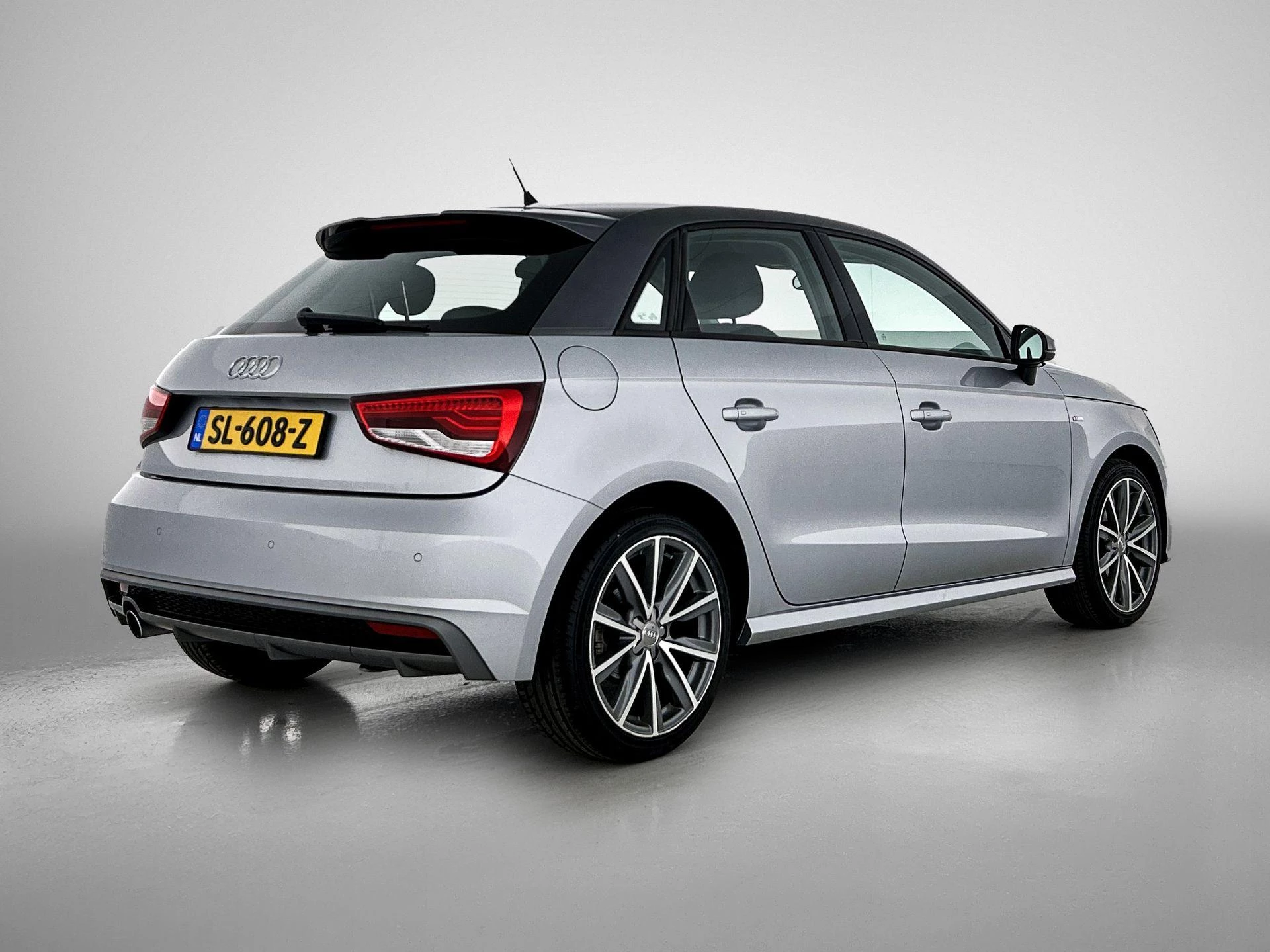 Audi-A1 Sportback-image-4