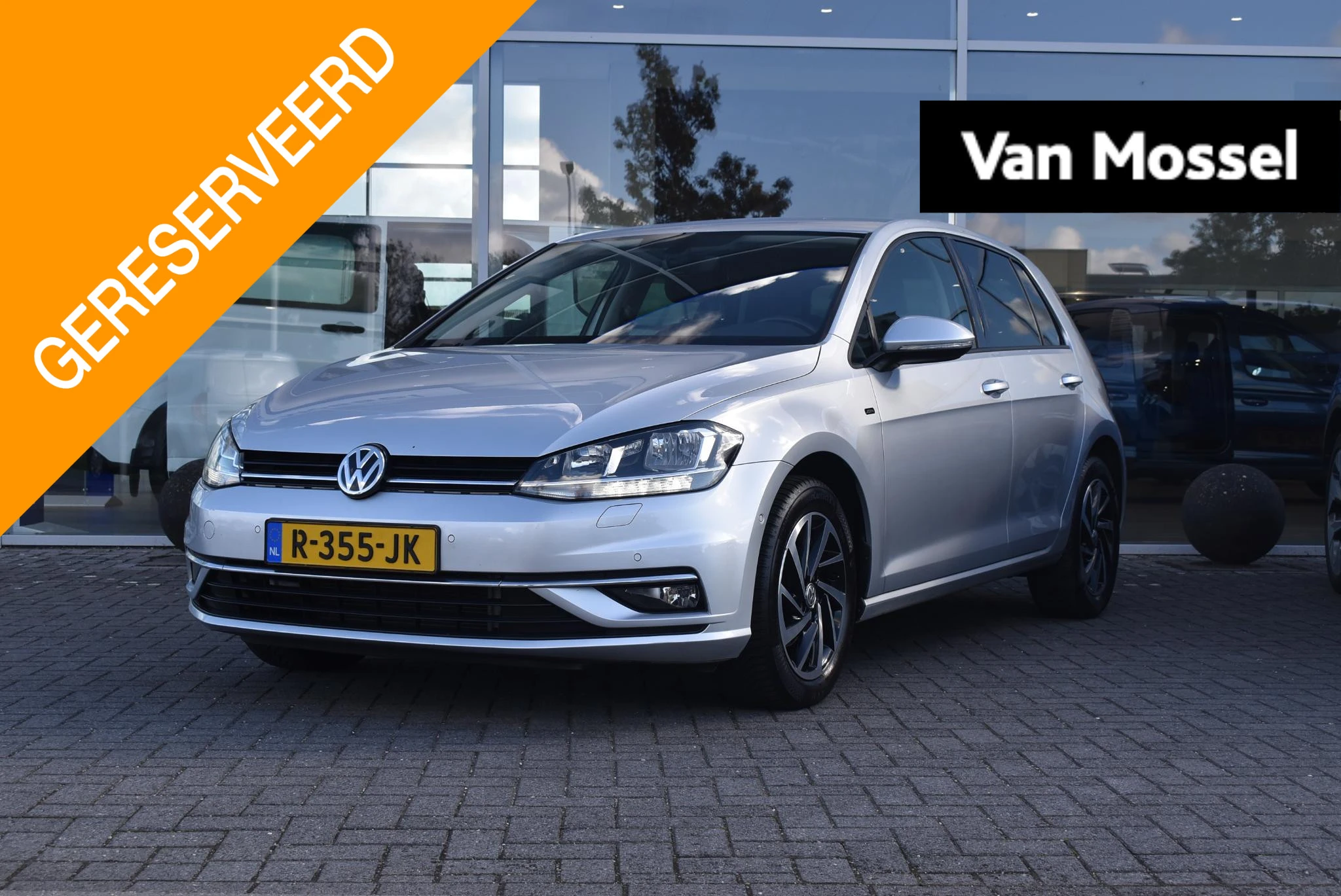 Volkswagen-Golf-image-0
