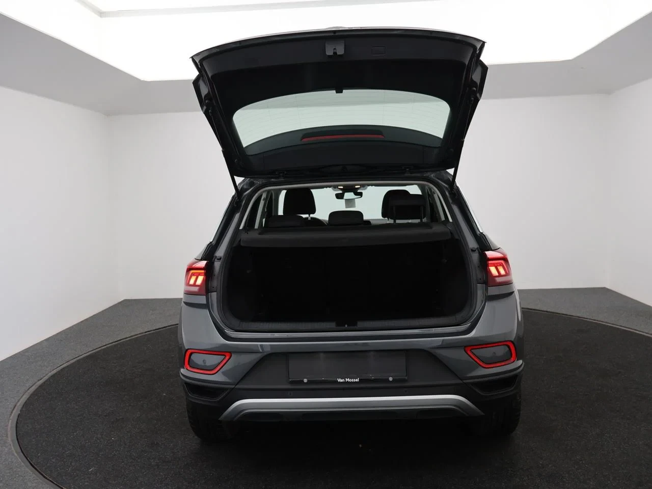Volkswagen-T-Roc-image-18