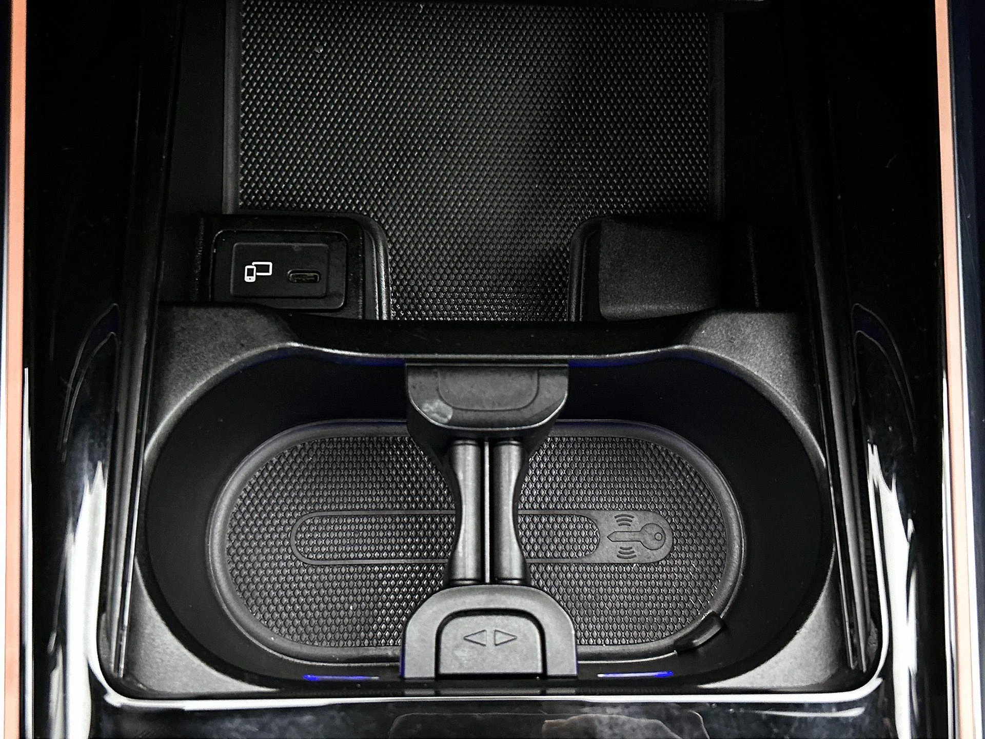 Mercedes-Benz-GLB-image-35