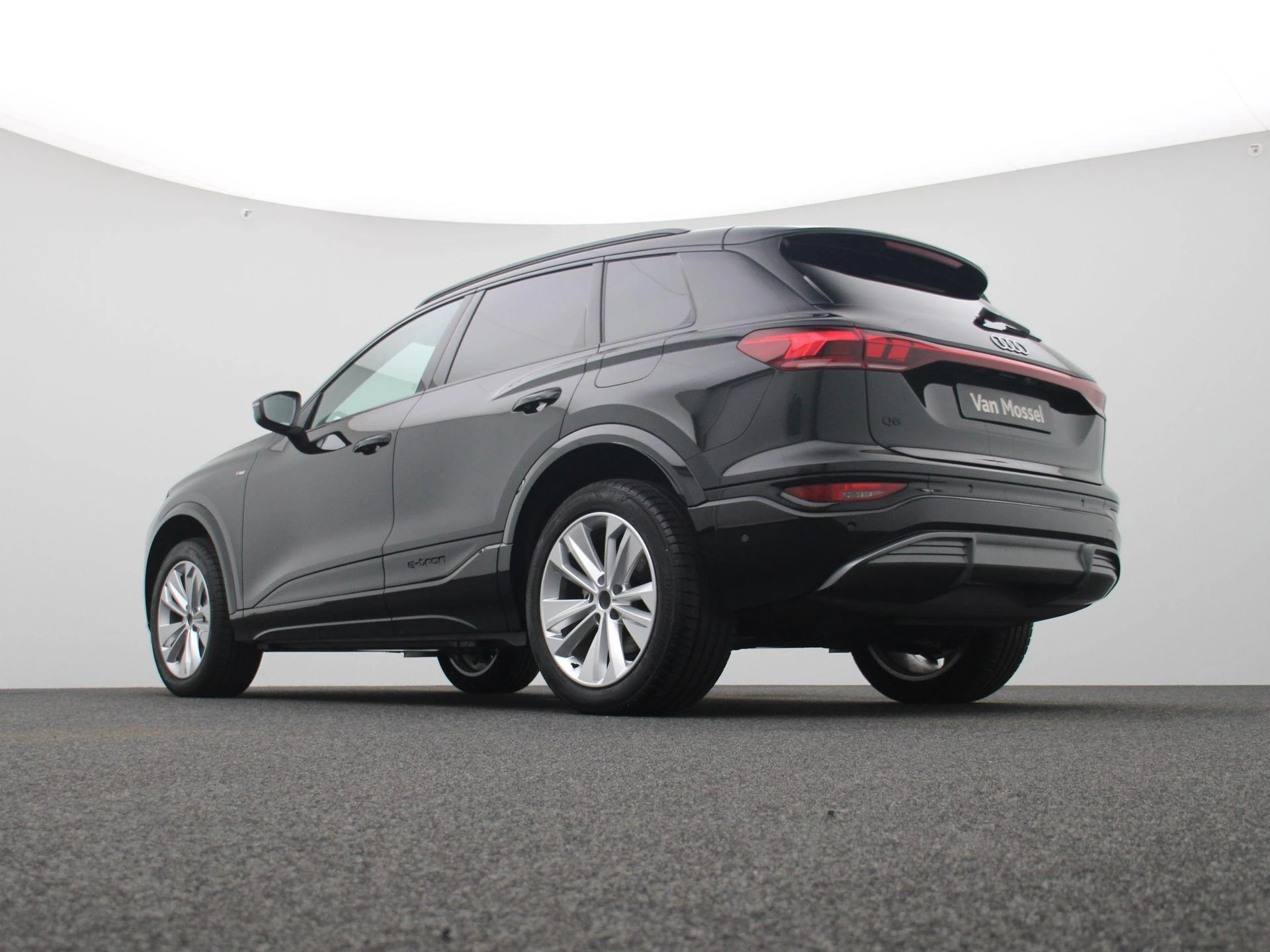 Audi-Q6 e-tron-image-55