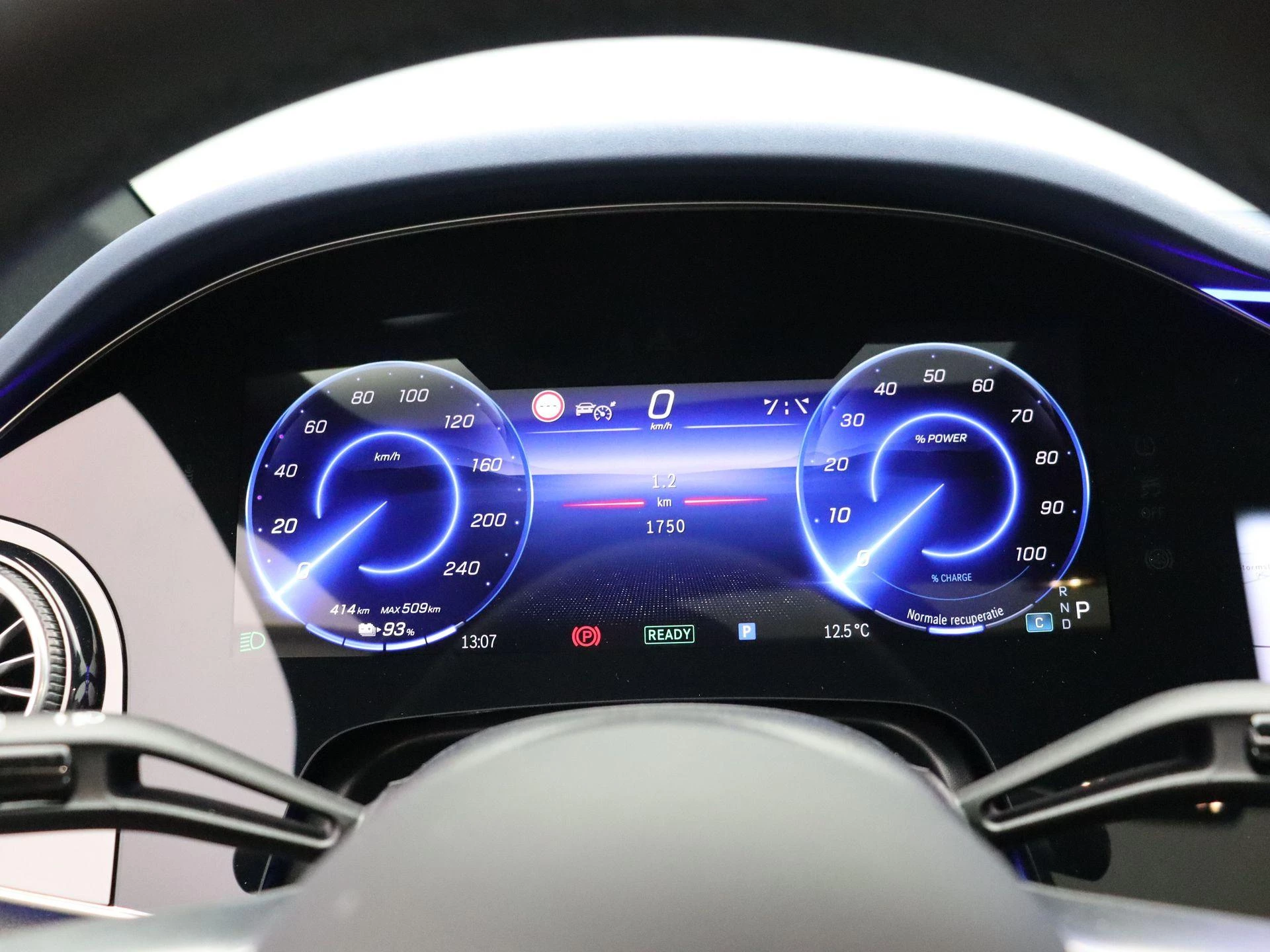 Mercedes-Benz-EQE-image-10