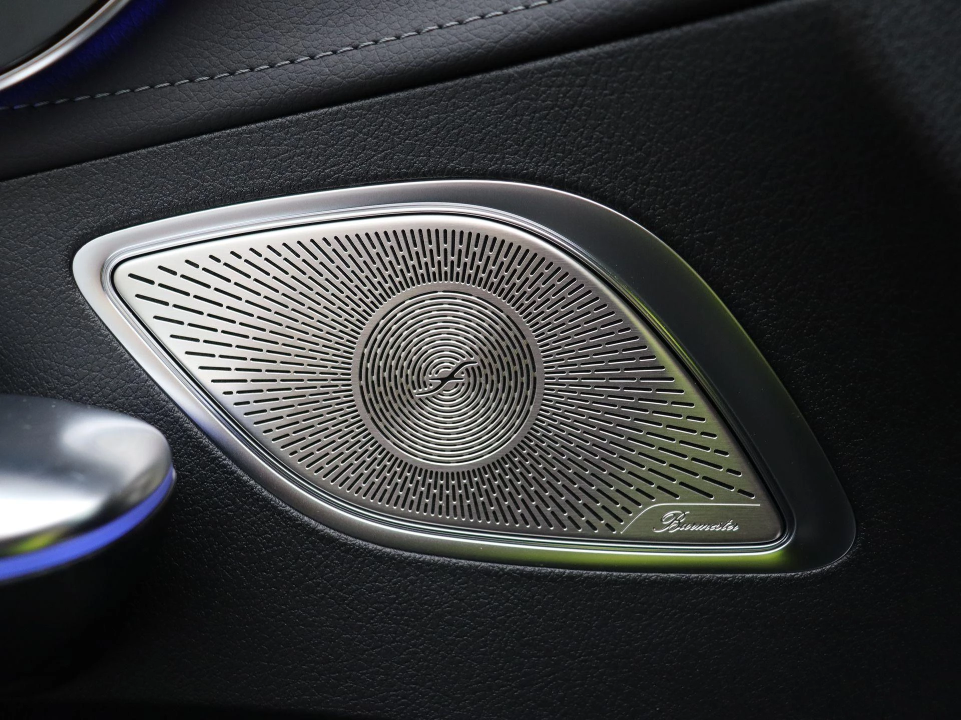 Mercedes-Benz-EQE-image-9