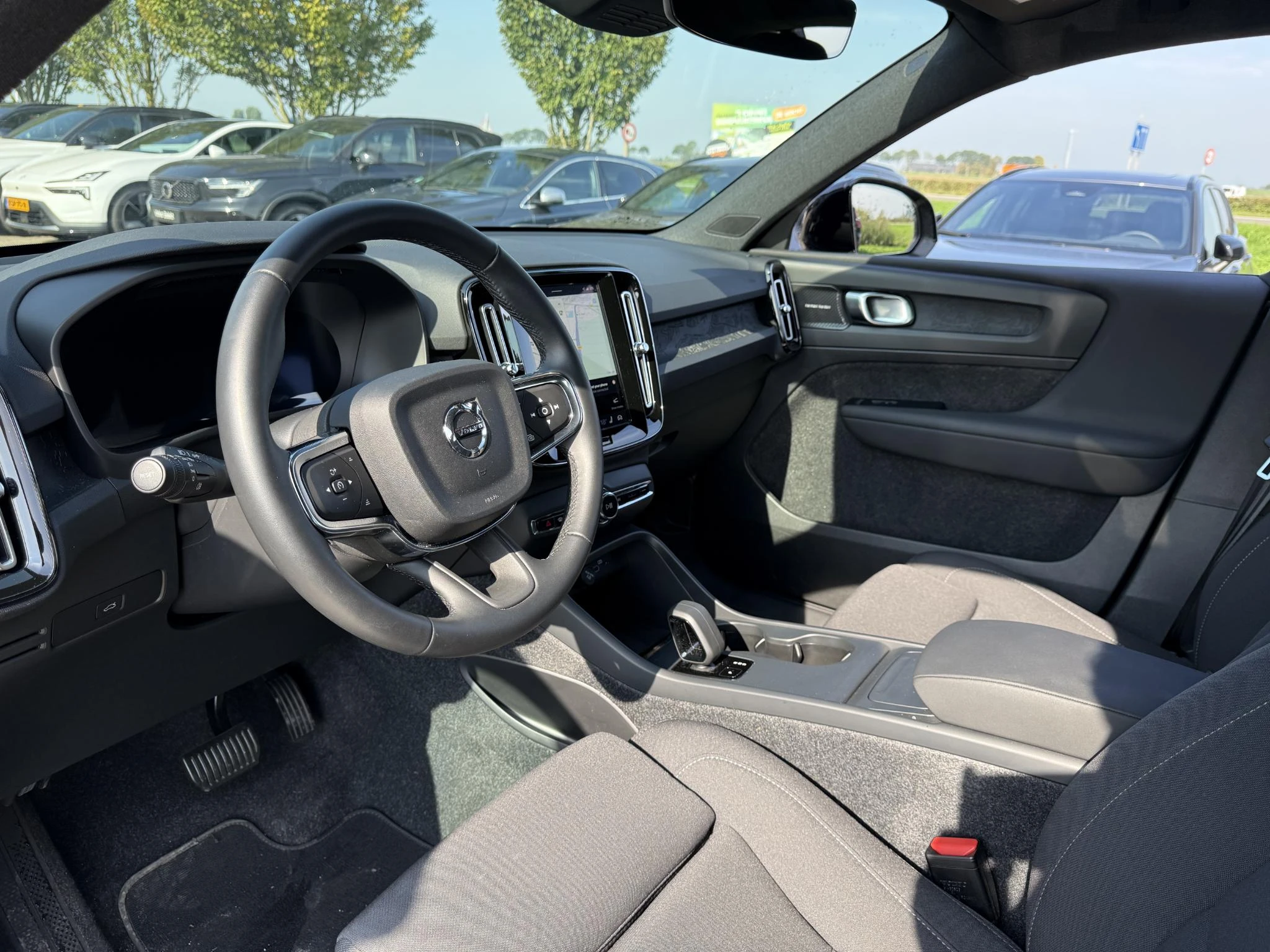 Volvo-EX40-image-17