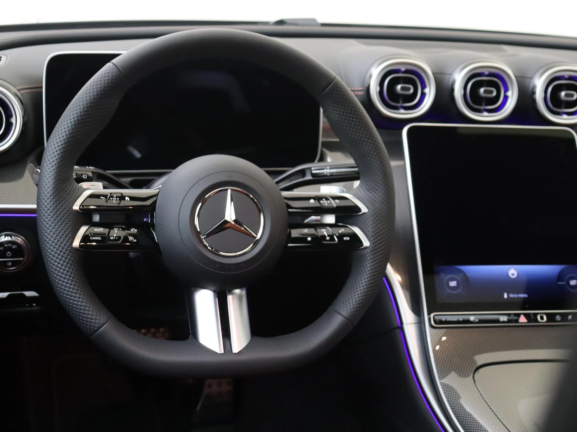 Mercedes-Benz-C-Klasse-image-9