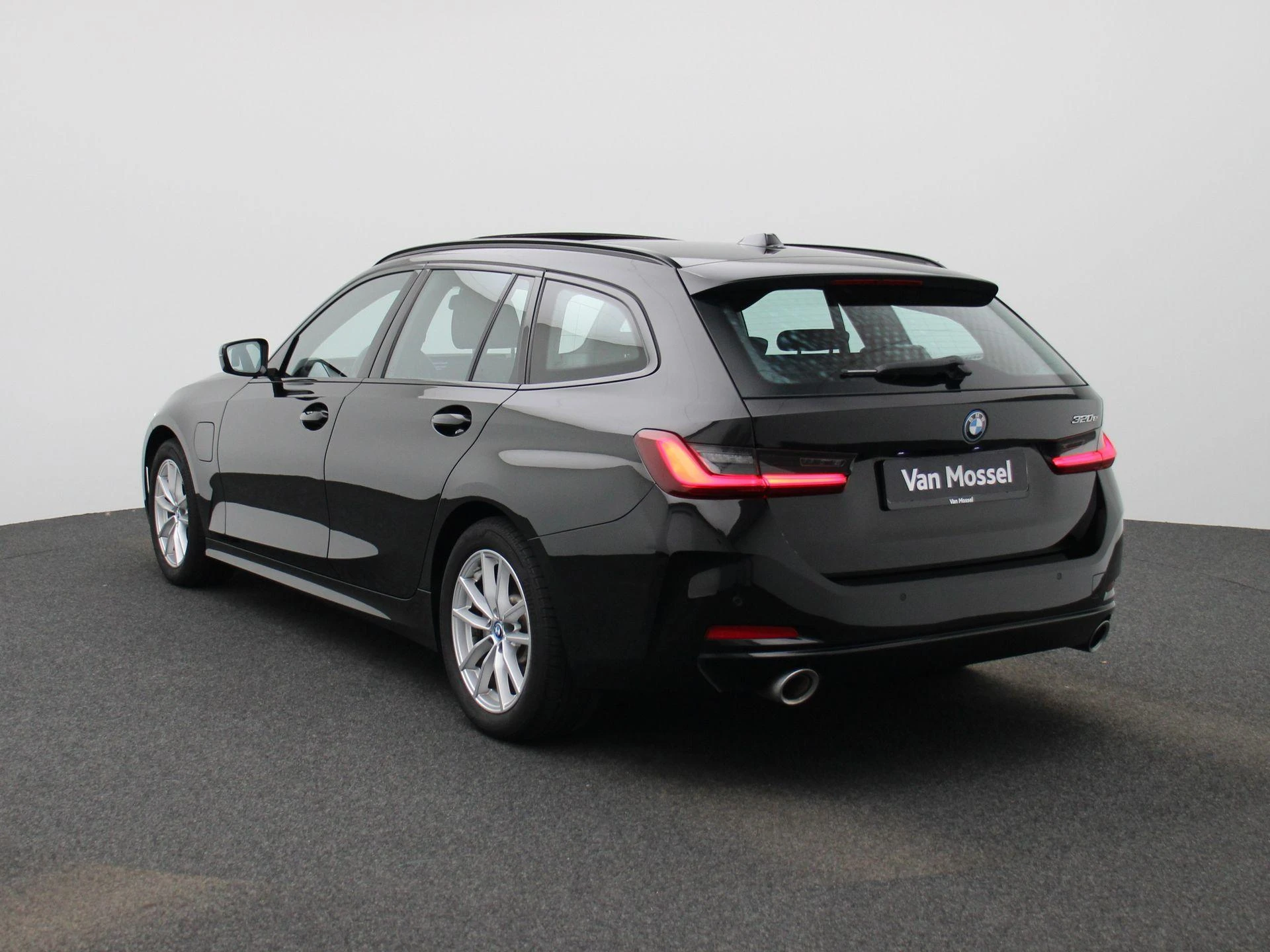BMW-3 Serie-image-1