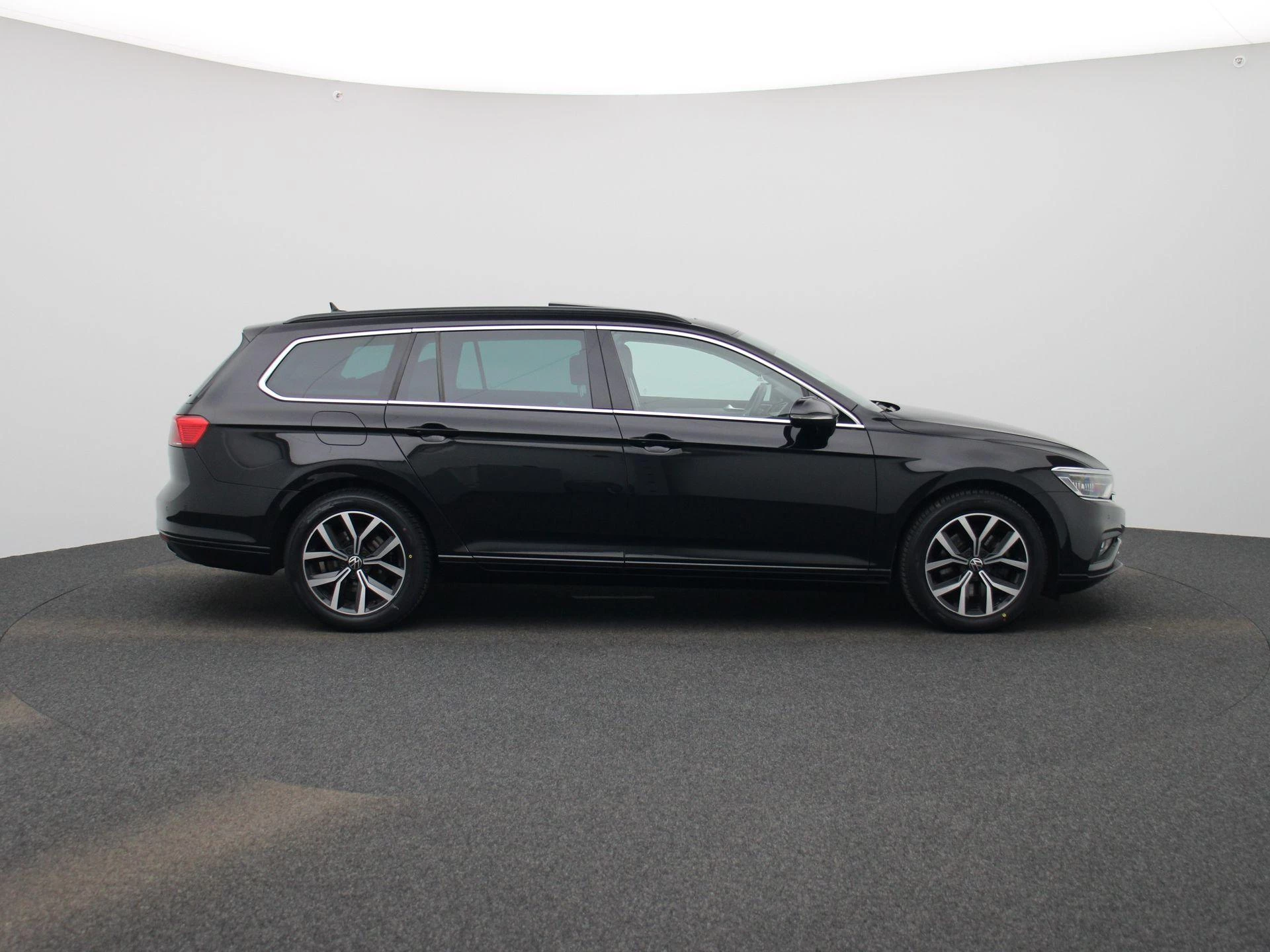 Volkswagen-Passat-image-6