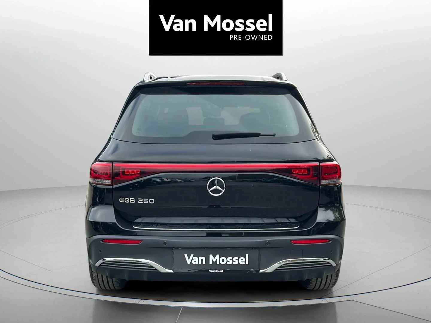 Mercedes-Benz-EQB-image-3