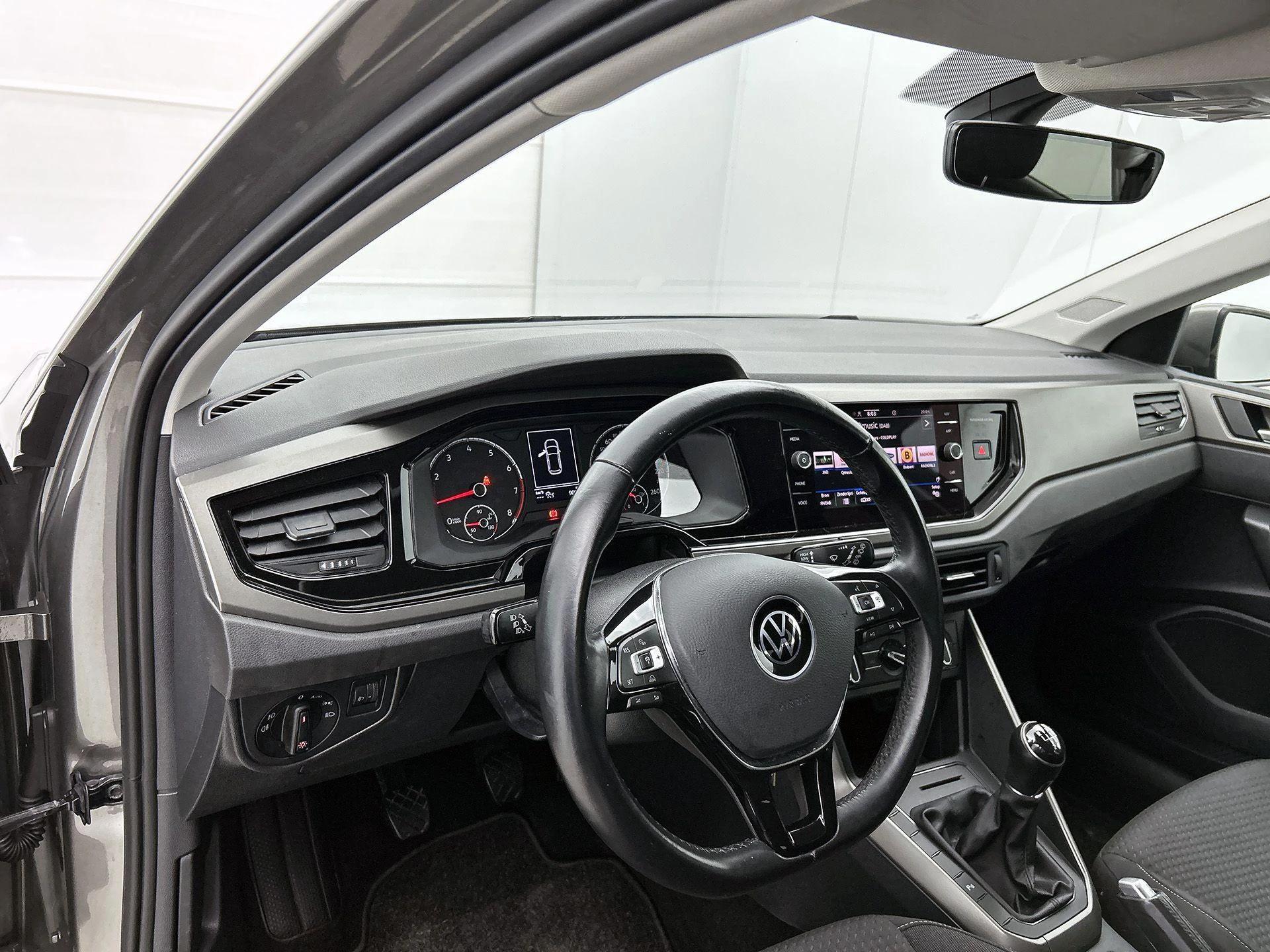 Volkswagen-Polo-image-19