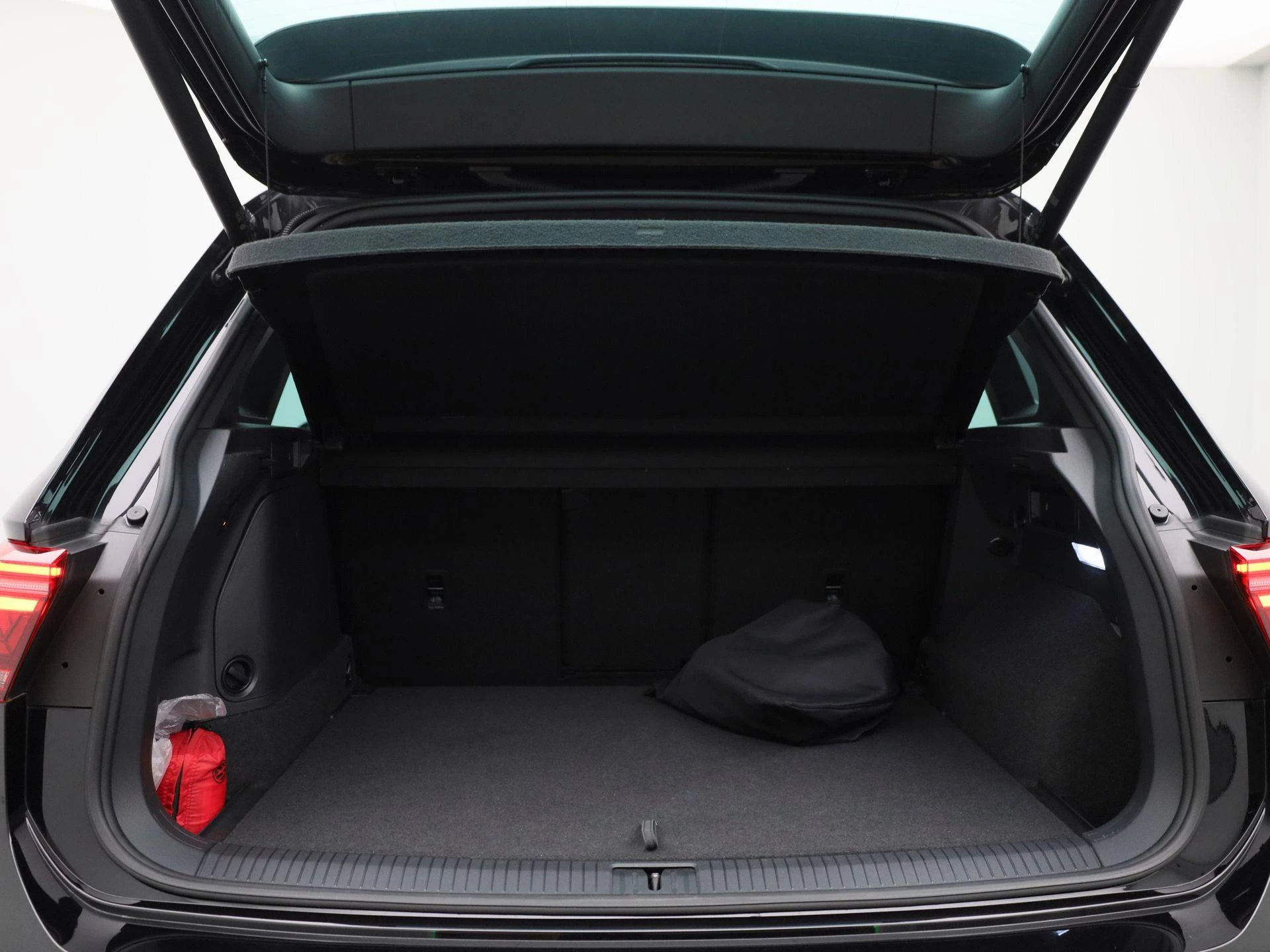 Volkswagen-Tiguan-image-13