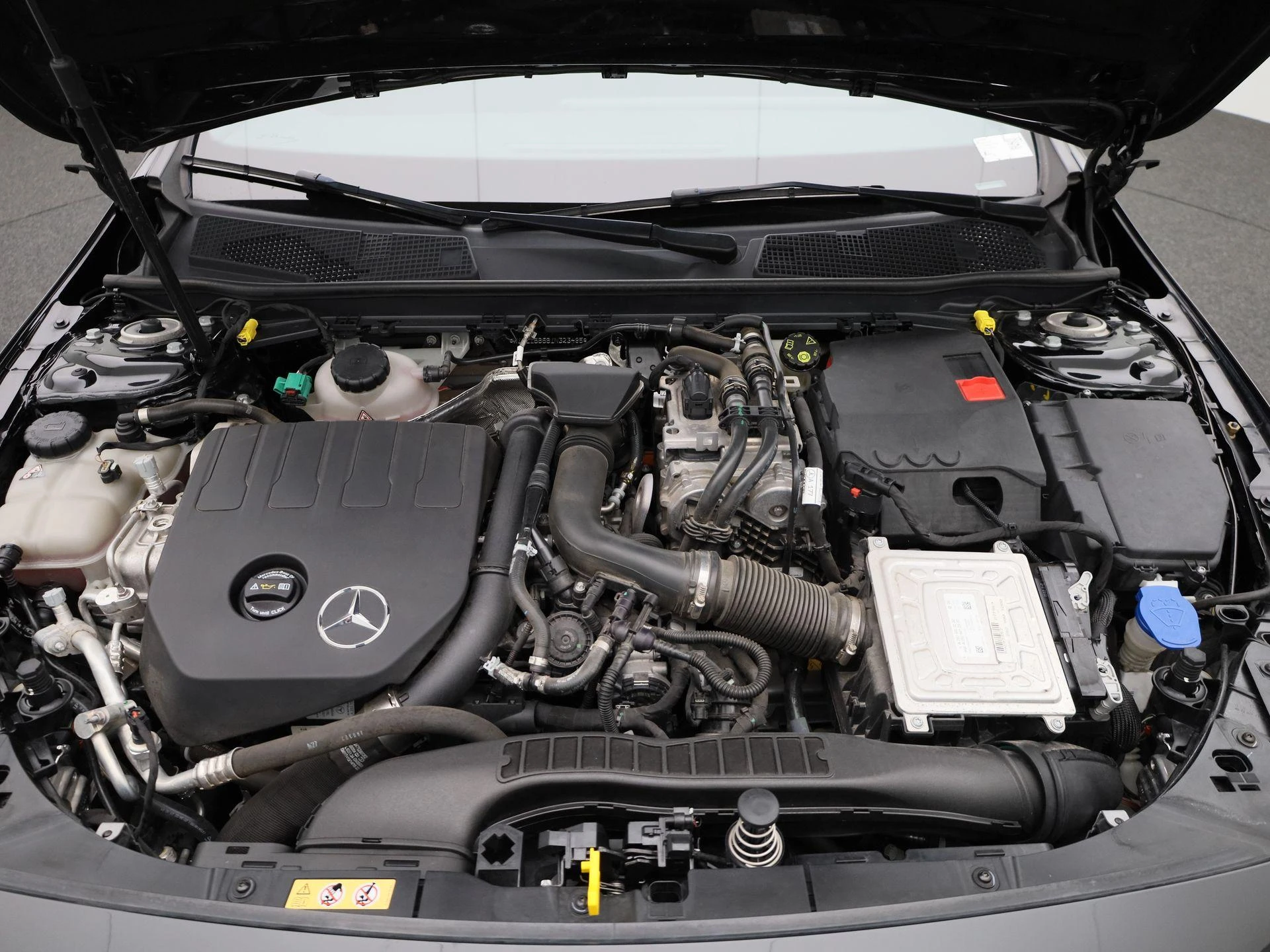 Mercedes-Benz-CLA-image-39